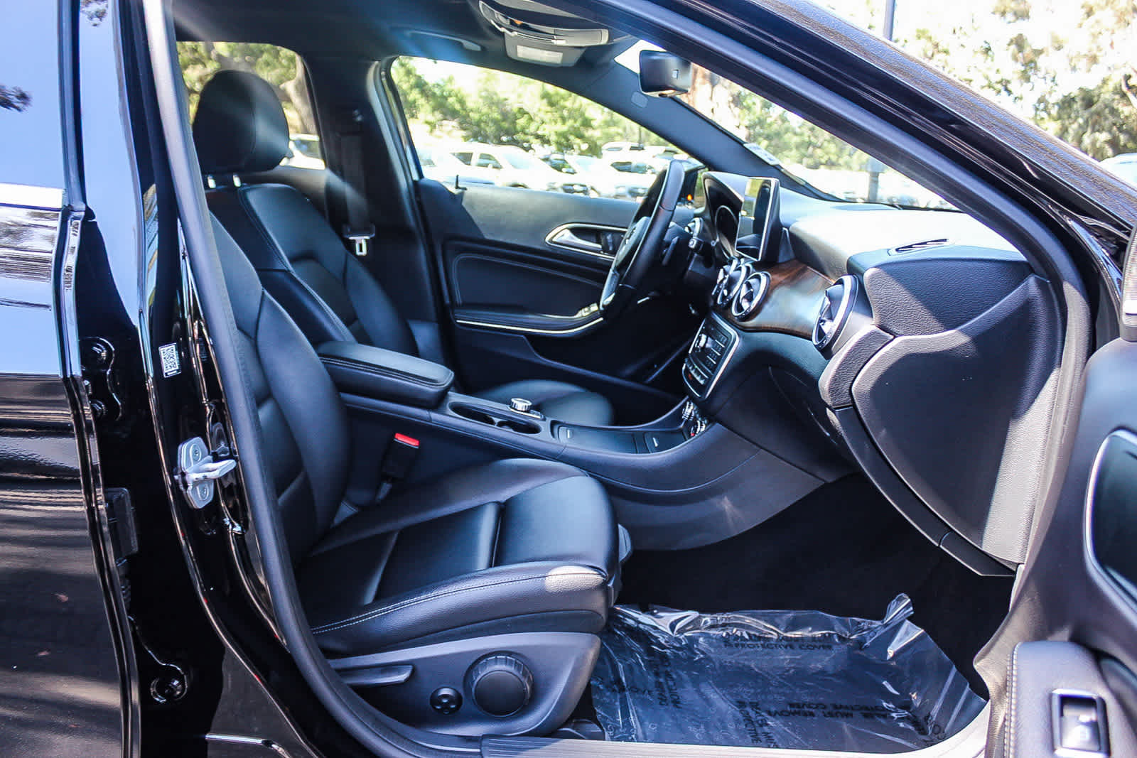 Thumbnail: 2016 Mercedes-Benz GLA - 16