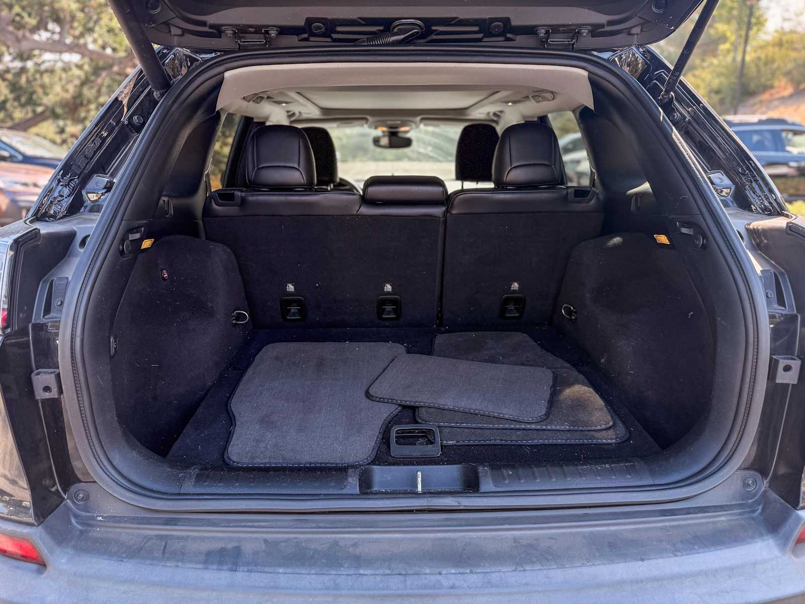 Thumbnail: 2019 Jeep Cherokee - 19