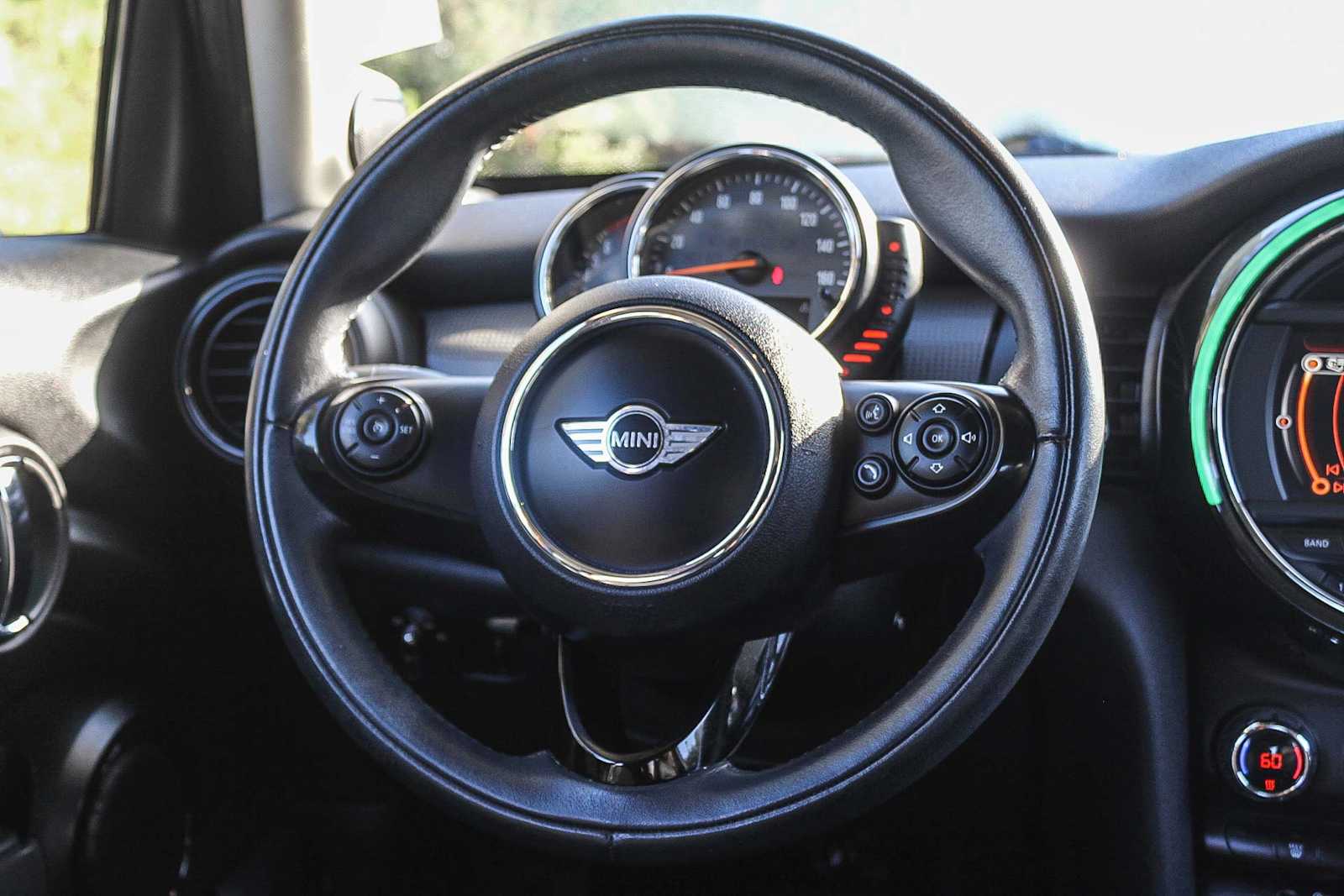 Thumbnail: 2016 MINI Cooper Hardtop - 13