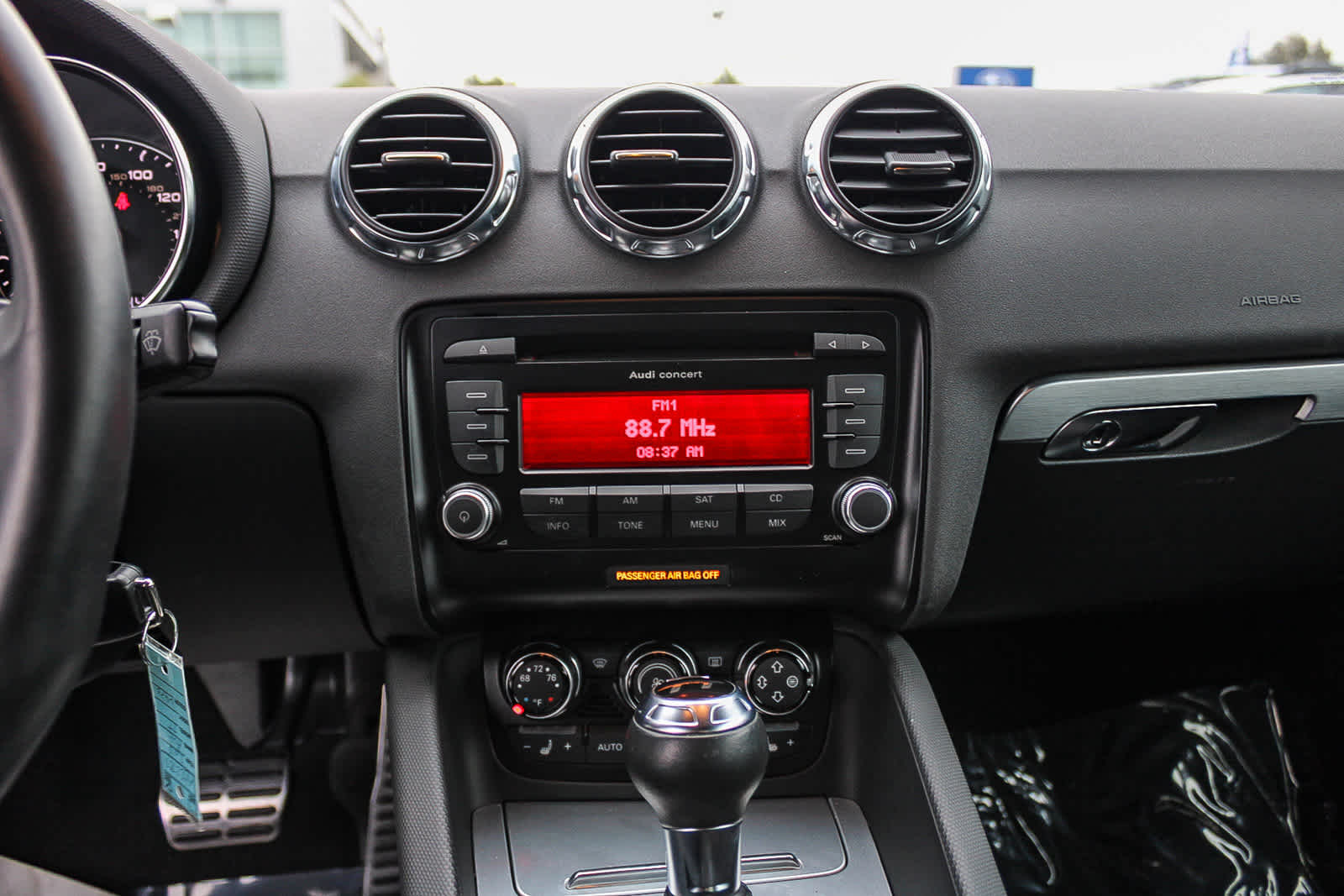 Thumbnail: 2010 Audi TT - 13