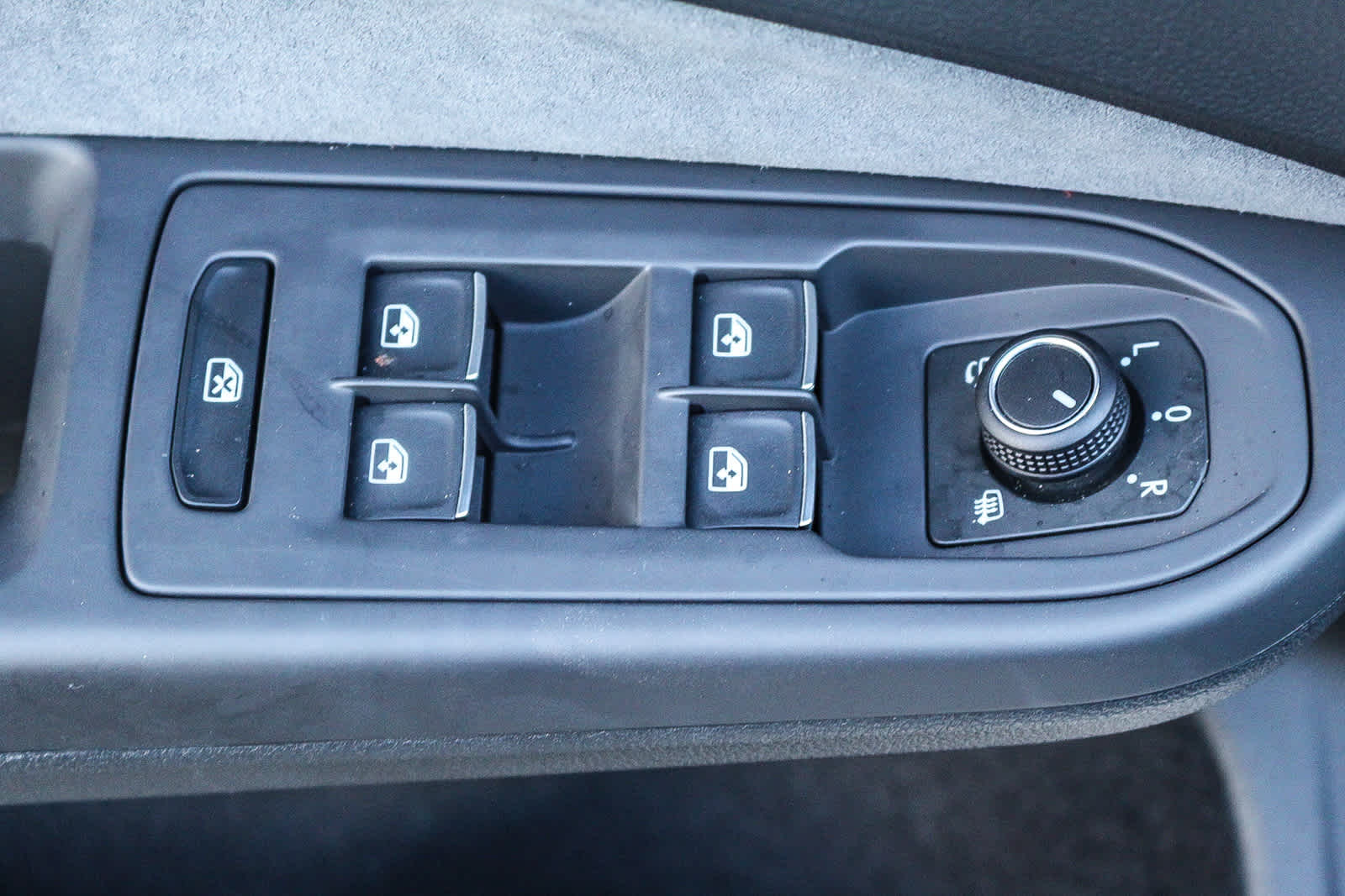 Thumbnail: 2025 Volkswagen Golf - 20