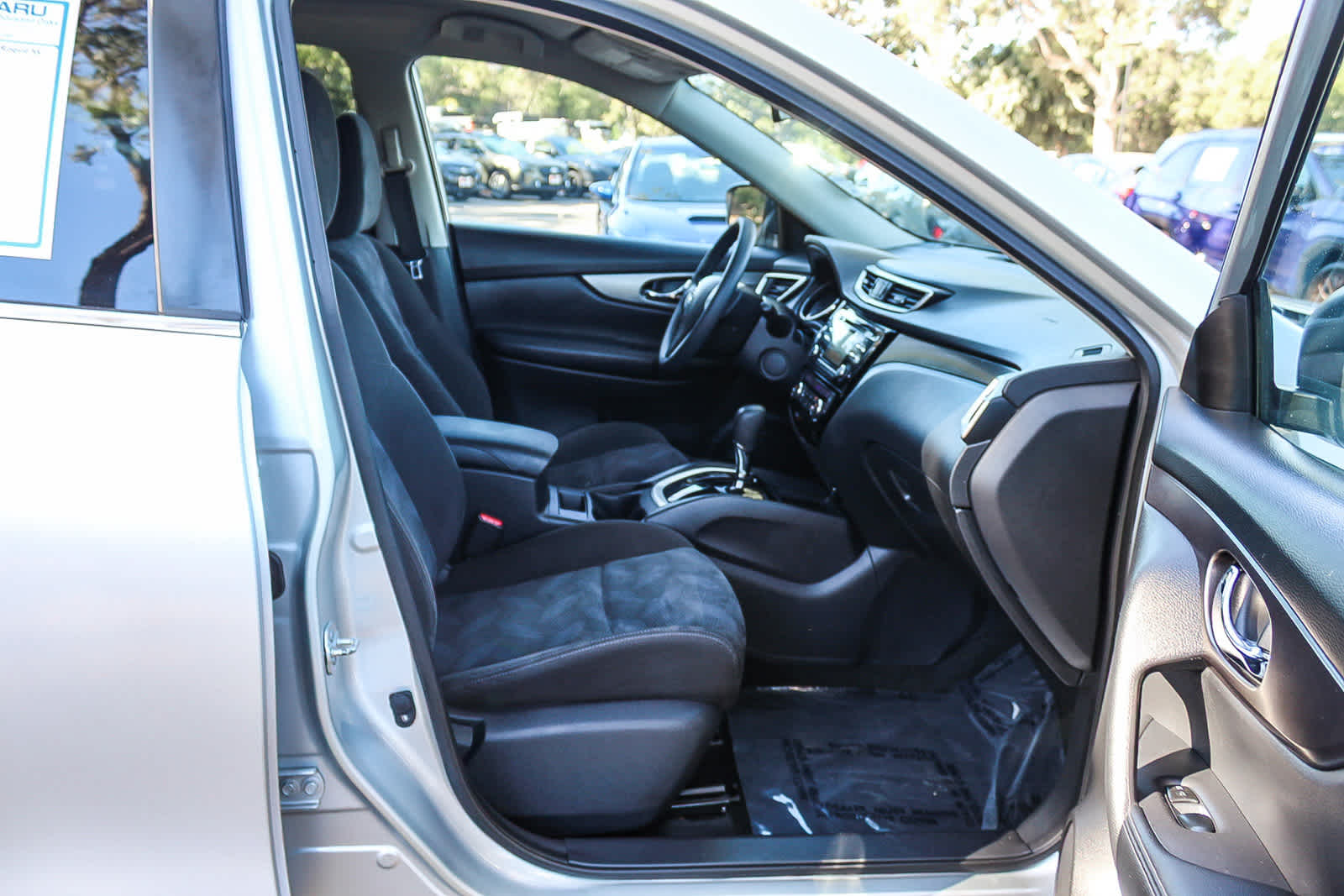 Thumbnail: 2015 Nissan Rogue - 16