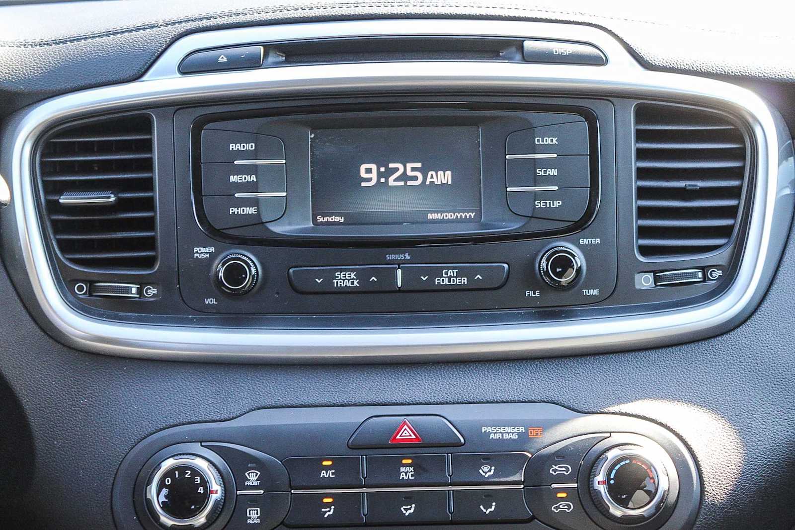 Thumbnail: 2016 Kia Sorento - 14