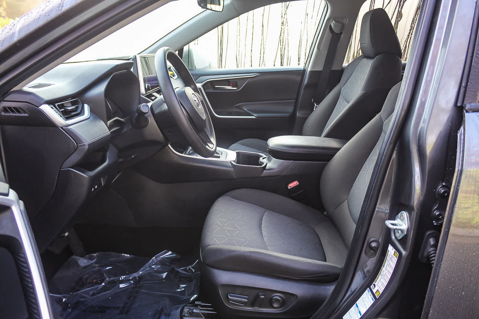 Thumbnail: 2023 Toyota RAV4 - 17