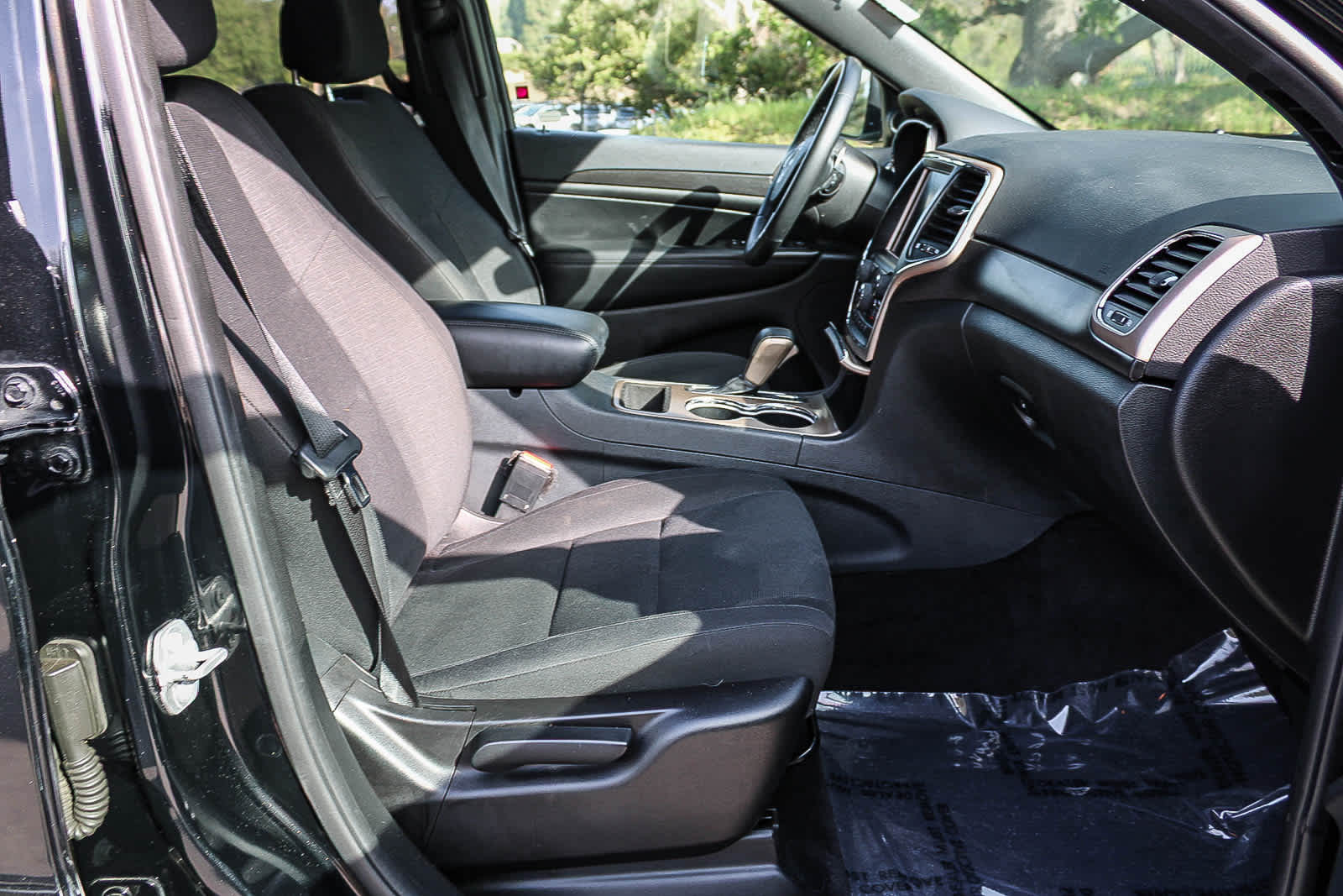 Thumbnail: 2017 Jeep Grand Cherokee - 16