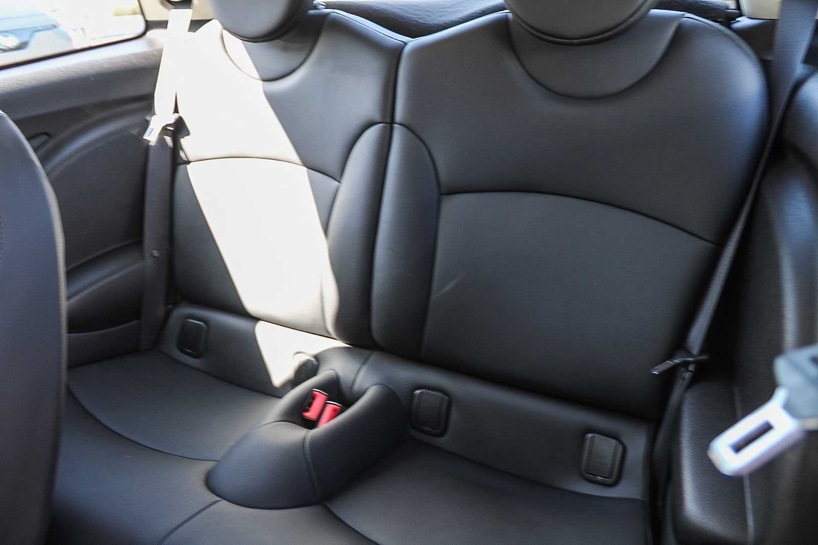 Thumbnail: 2013 MINI Cooper Hardtop - 17