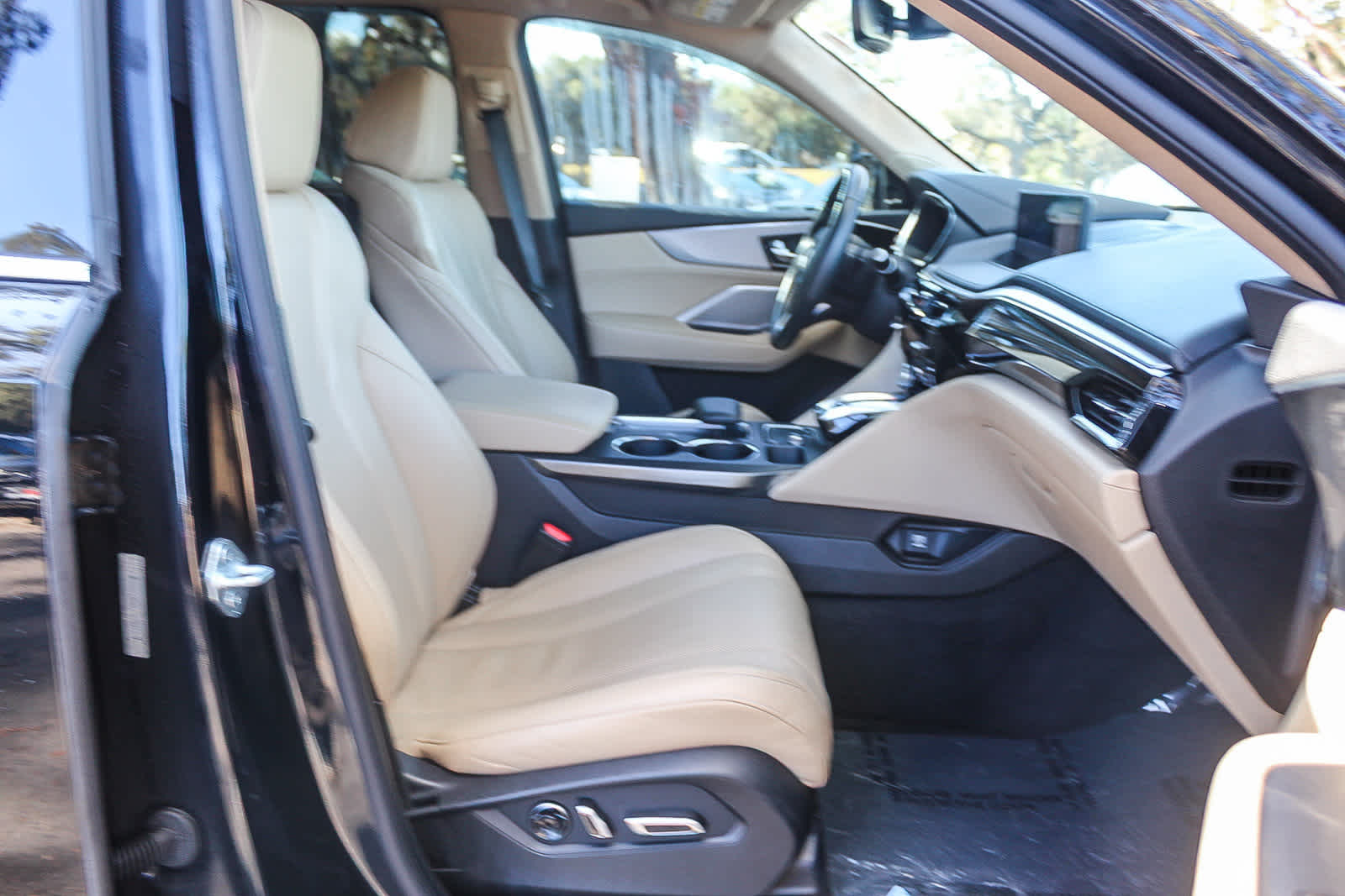 Thumbnail: 2022 Acura MDX - 16