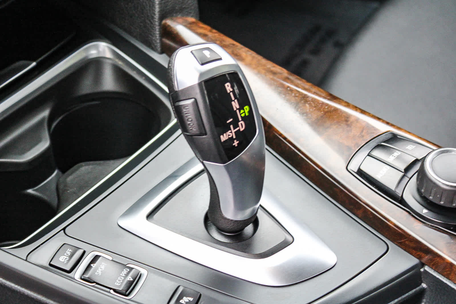 Thumbnail: 2015 BMW 3 Series - 19