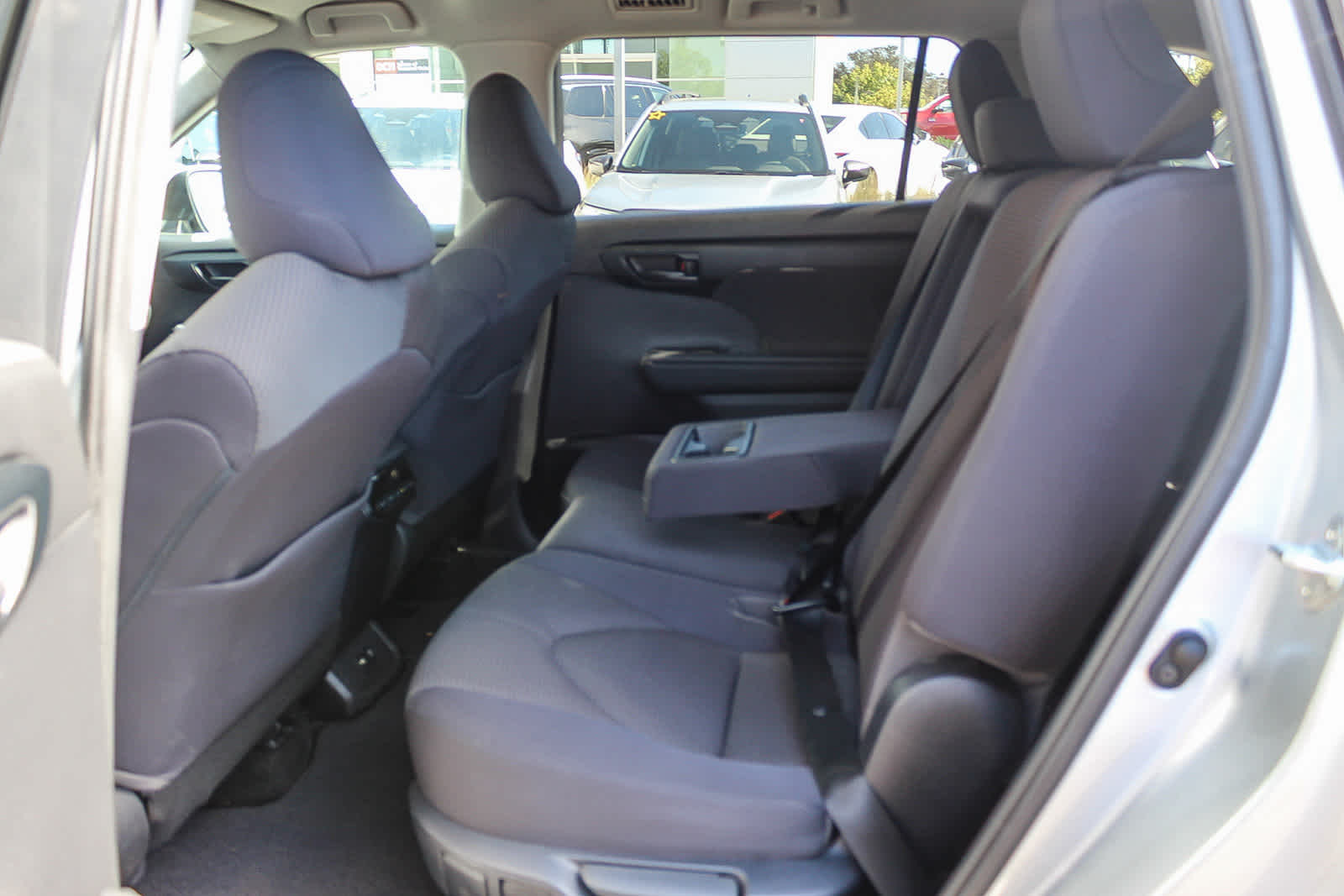 Thumbnail: 2020 Toyota Highlander - 18