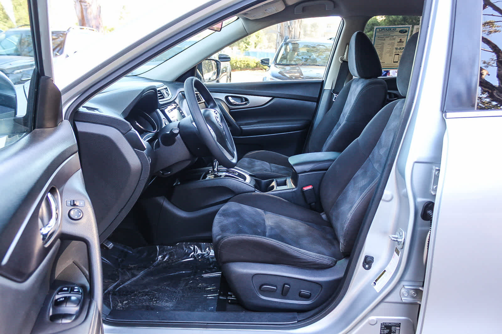 Thumbnail: 2015 Nissan Rogue - 17