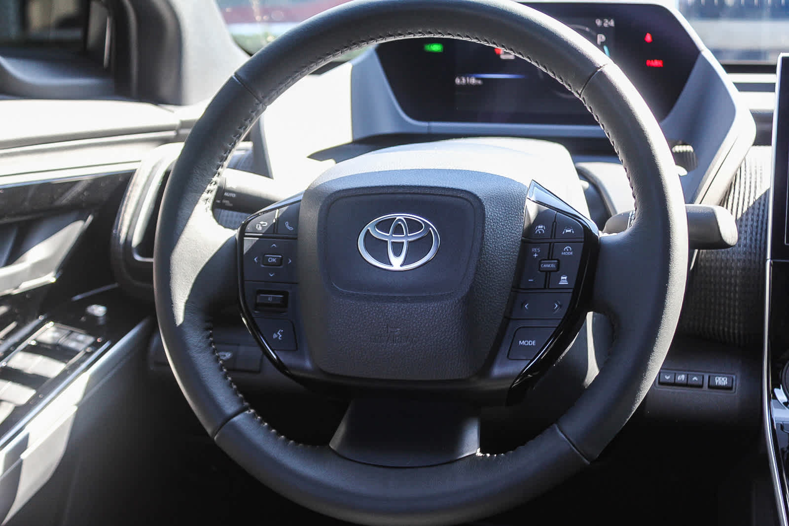 Thumbnail: 2025 Toyota bZ4X - 15