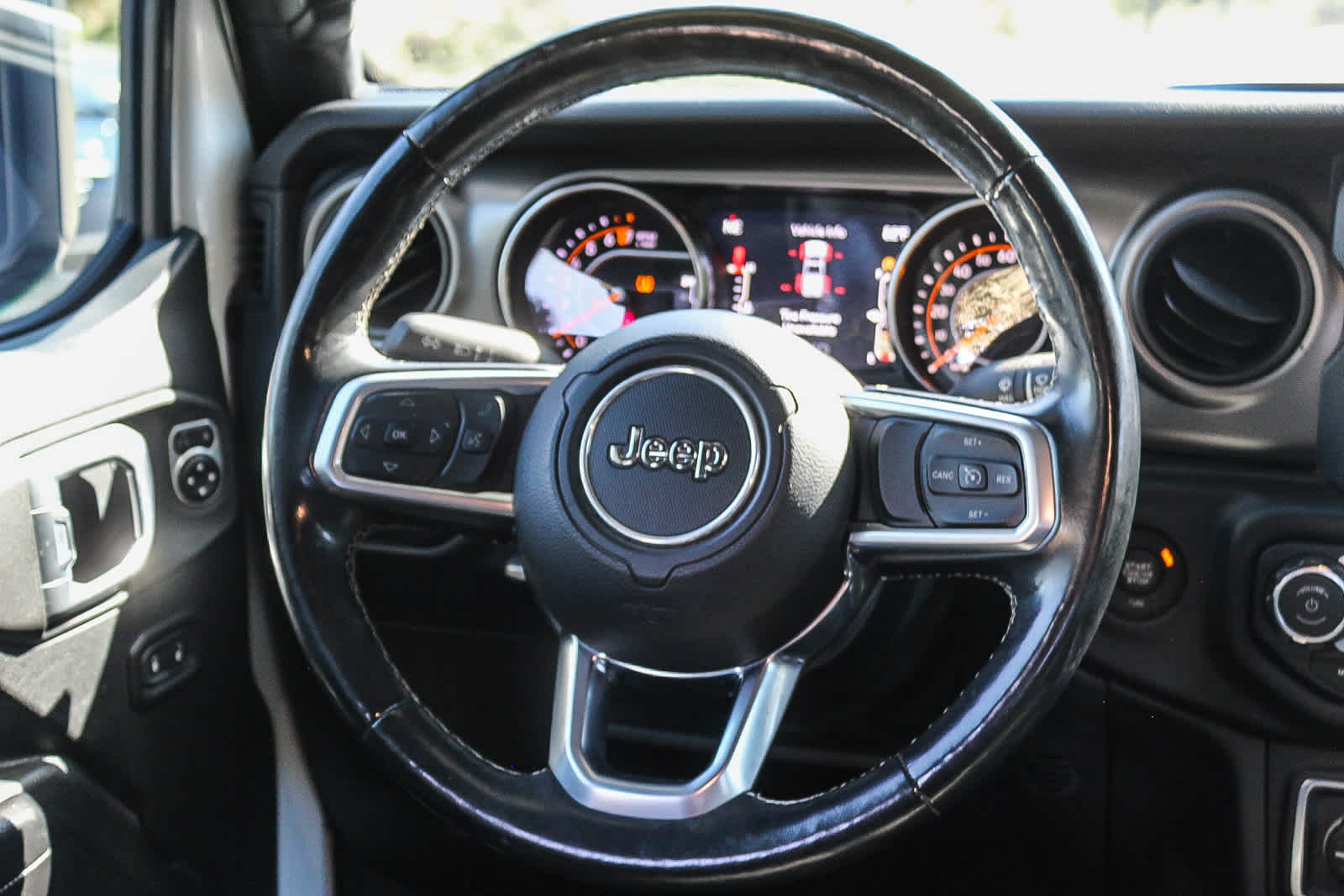 Thumbnail: 2020 Jeep Gladiator - 10