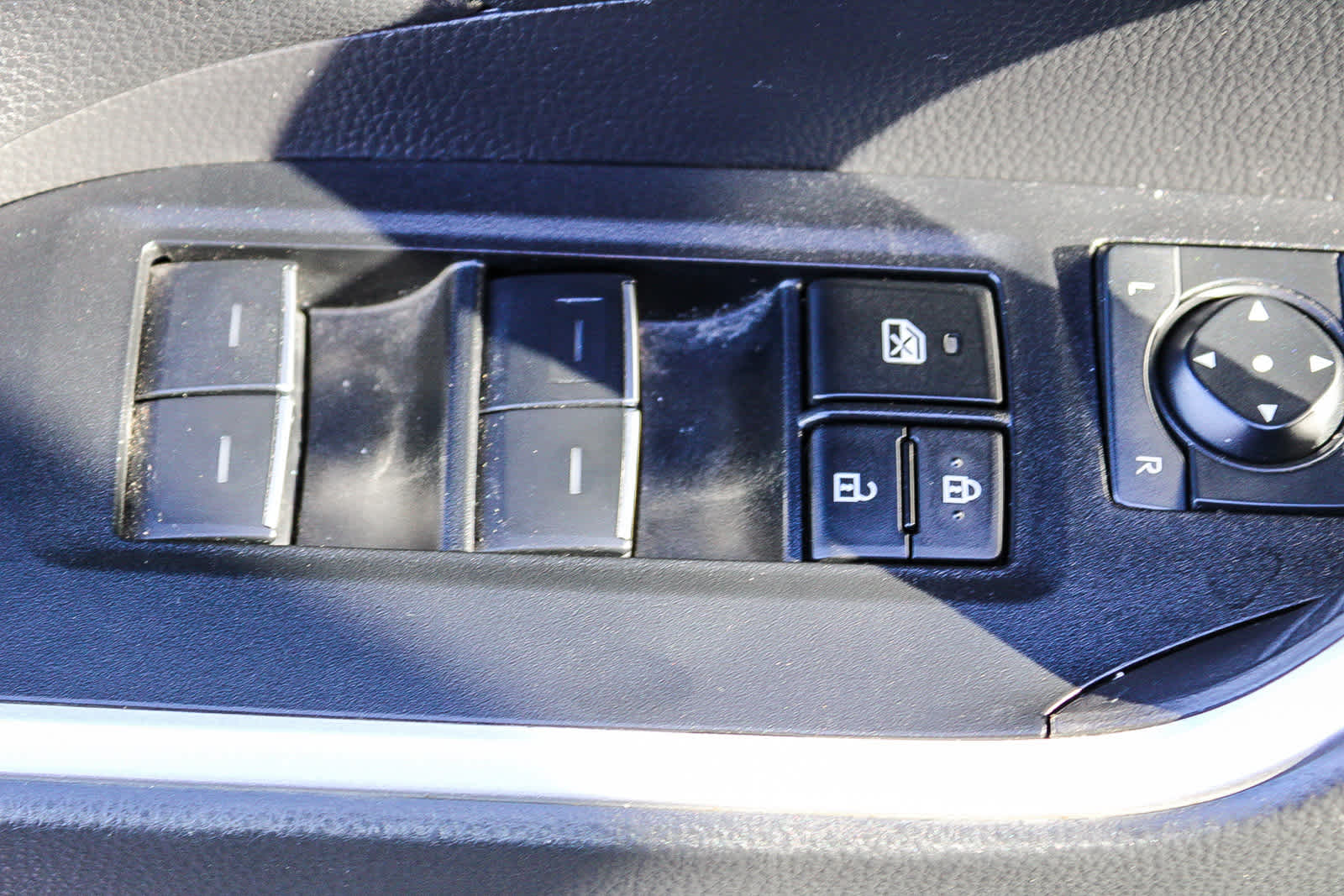 Thumbnail: 2023 Toyota RAV4 - 15