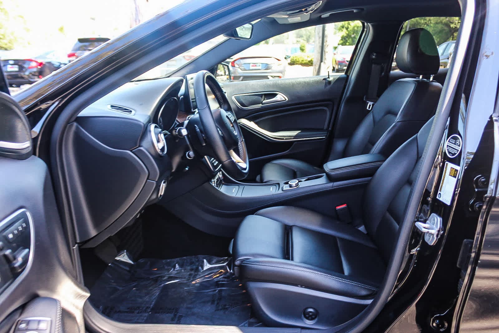 Thumbnail: 2016 Mercedes-Benz GLA - 17