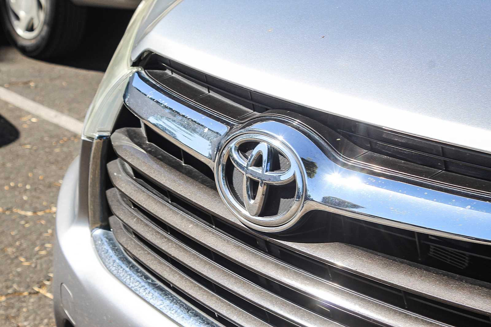 Thumbnail: 2016 Toyota Highlander - 9