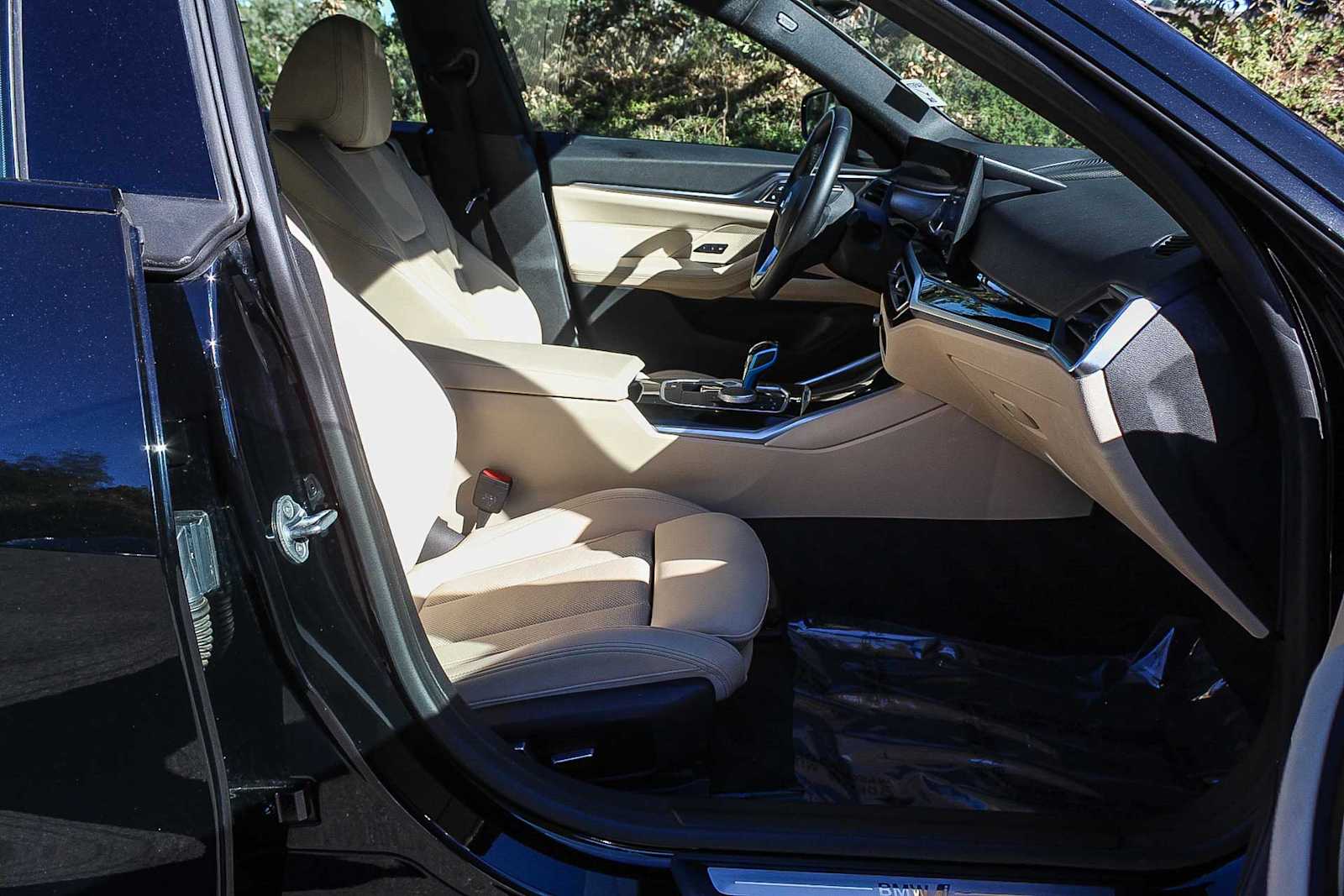 Thumbnail: 2023 BMW i4 - 13