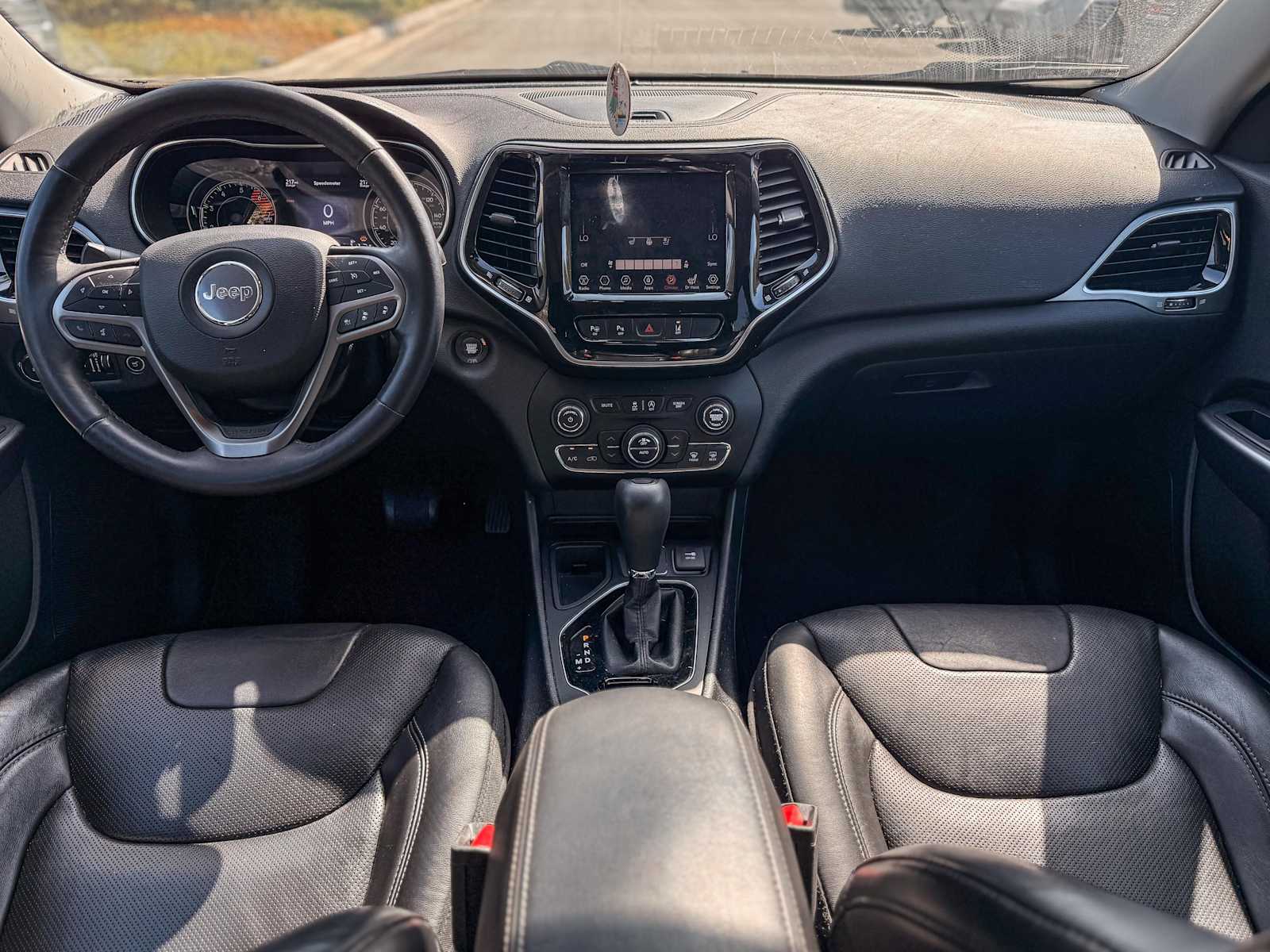 Thumbnail: 2019 Jeep Cherokee - 12