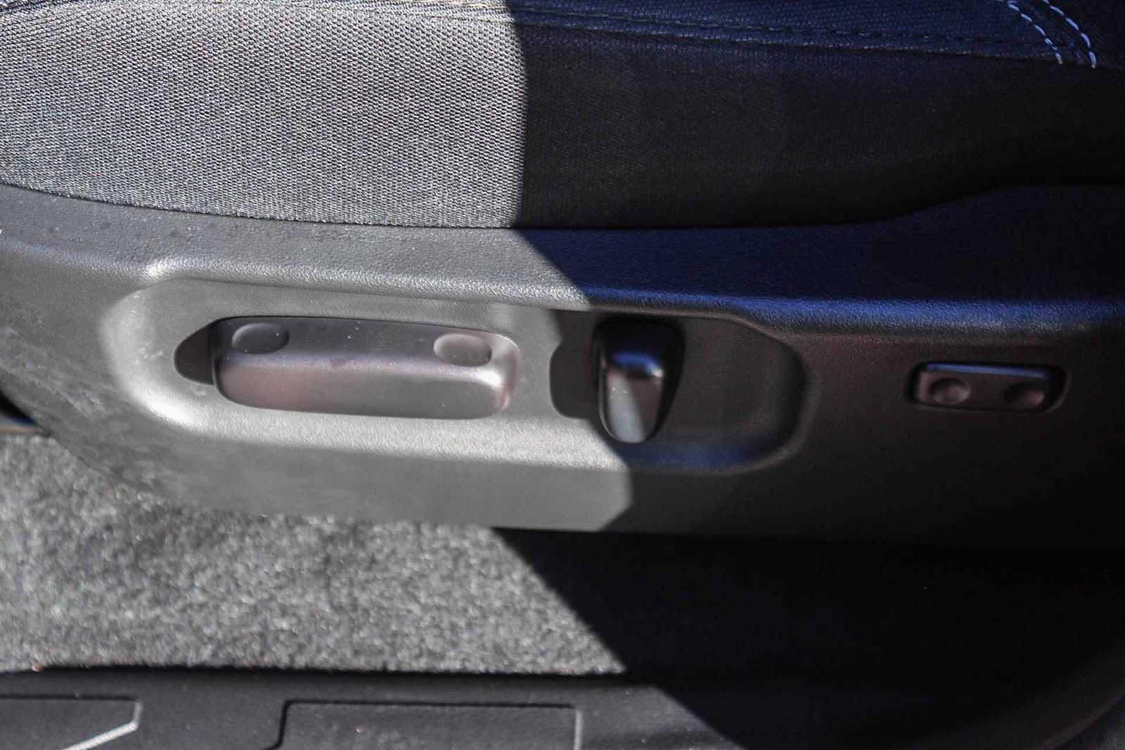 Thumbnail: 2022 Toyota Tacoma - 18