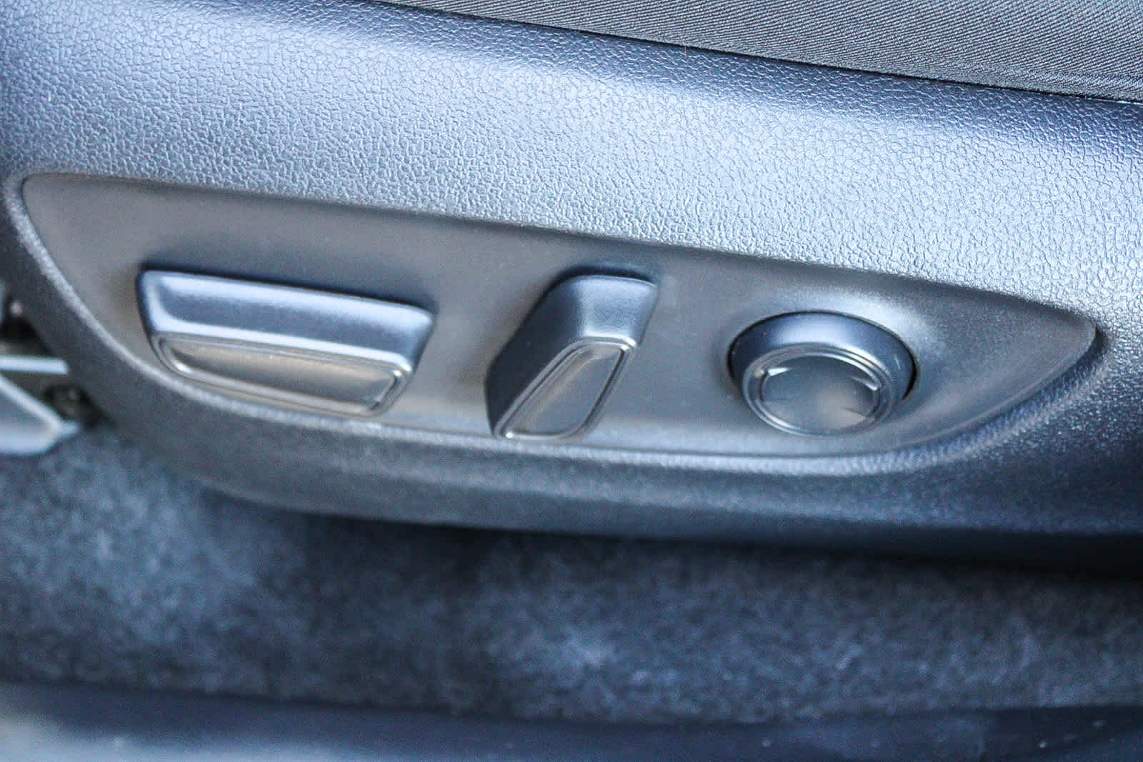 Thumbnail: 2023 Toyota RAV4 - 16