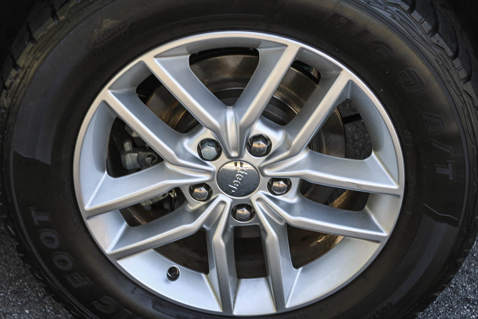 Thumbnail: 2017 Jeep Grand Cherokee - 11