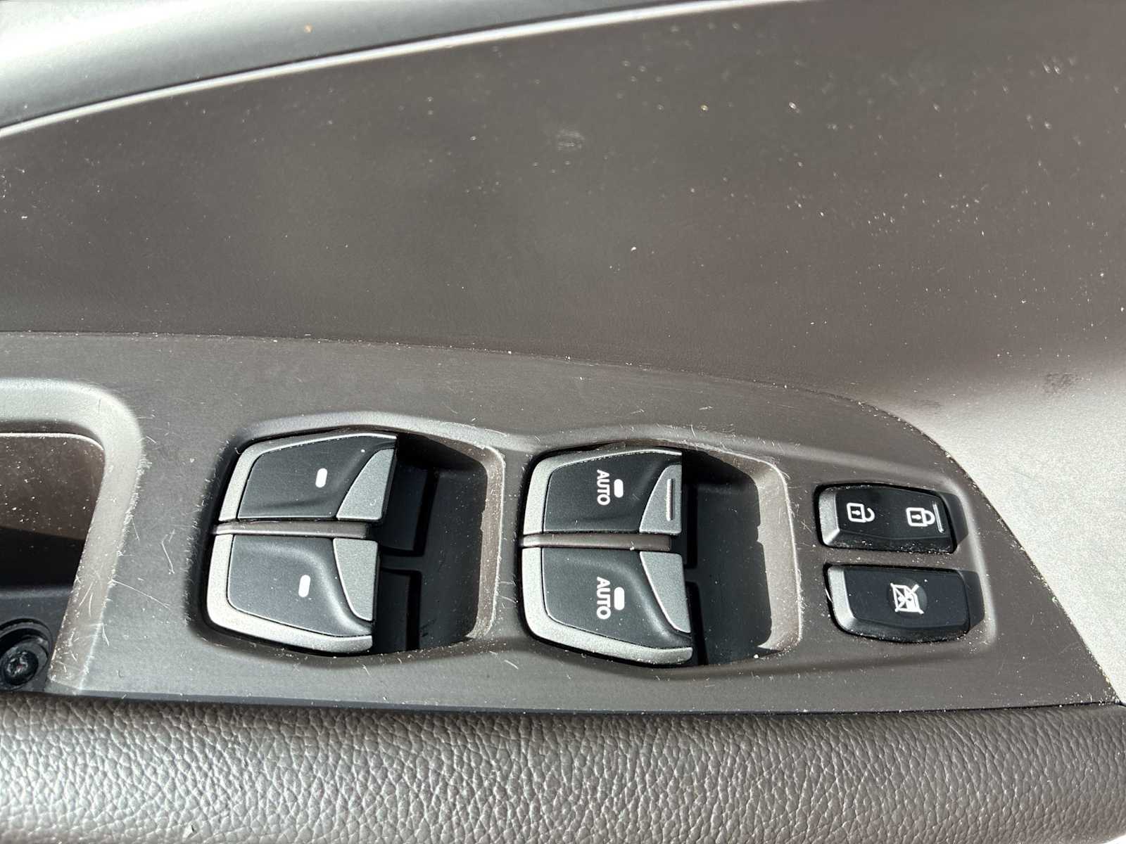 Thumbnail: 2016 Hyundai Santa Fe - 15