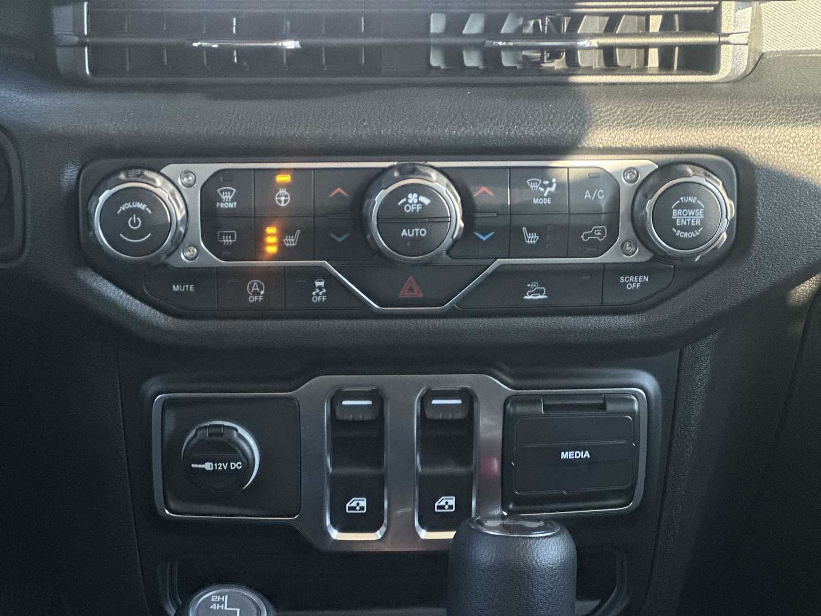 Thumbnail: 2026 Jeep Wrangler - 16