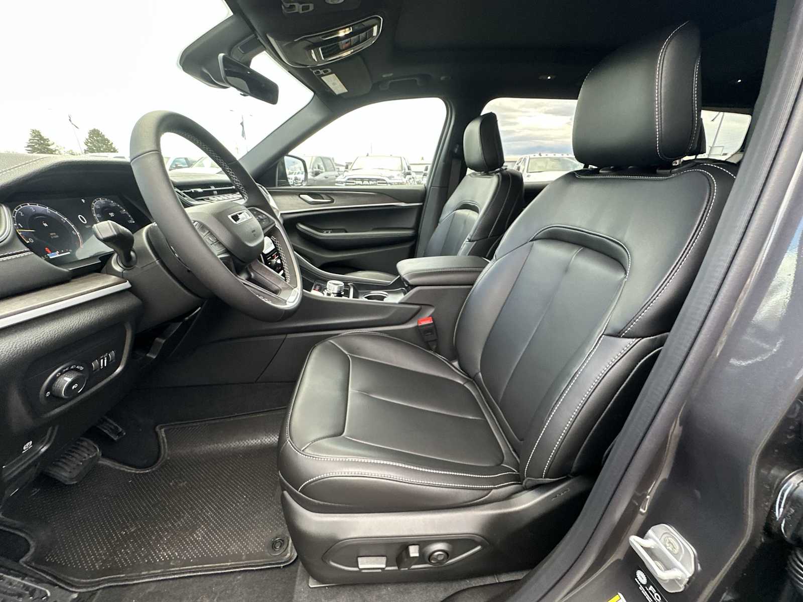 Thumbnail: 2025 Jeep Grand Cherokee - 13