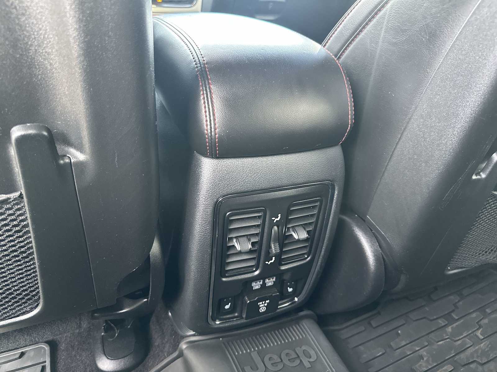 Thumbnail: 2017 Jeep Grand Cherokee - 23