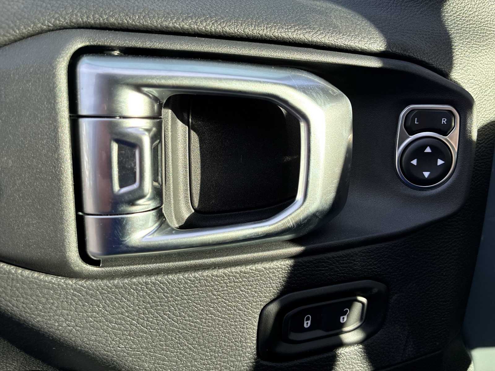 Thumbnail: 2026 Jeep Gladiator - 15