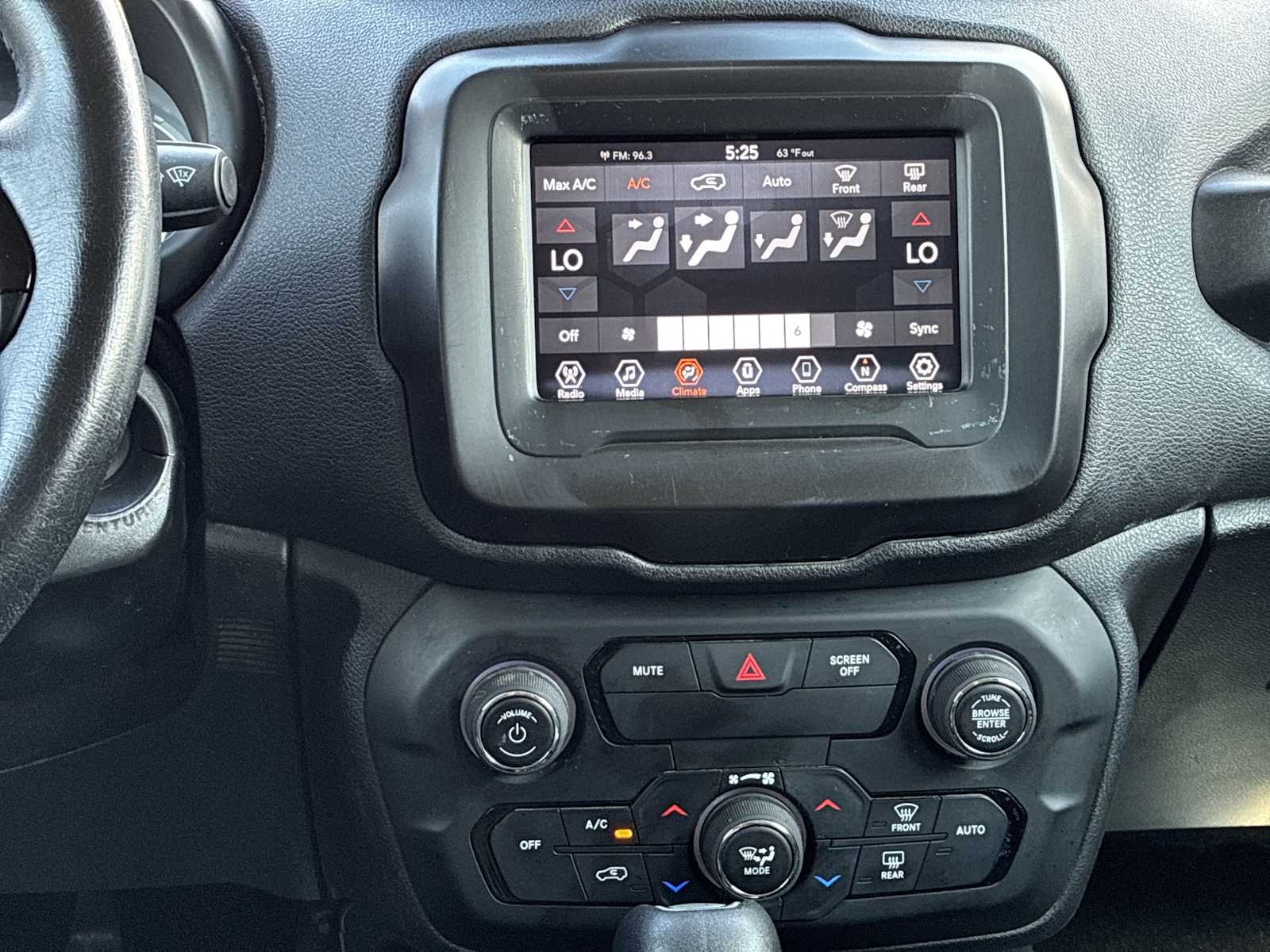 Thumbnail: 2019 Jeep Renegade - 16