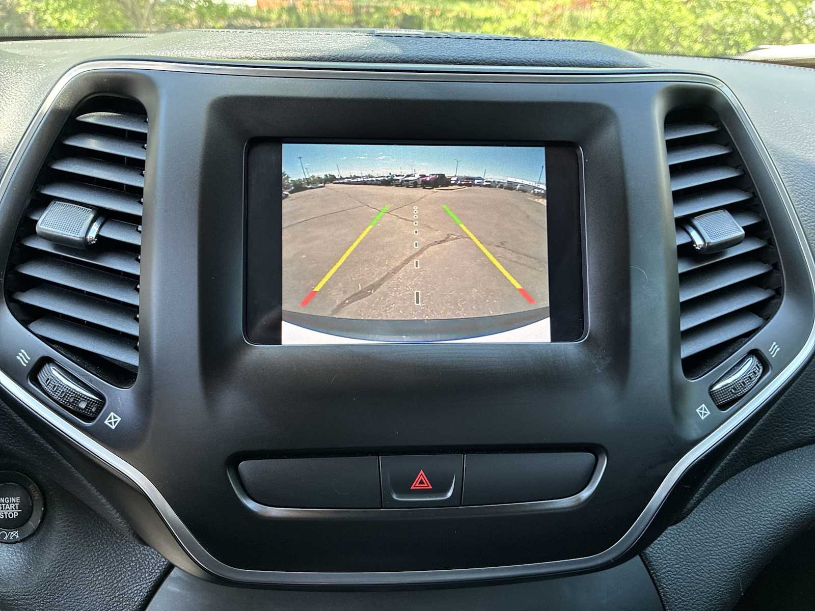 Thumbnail: 2019 Jeep Cherokee - 22