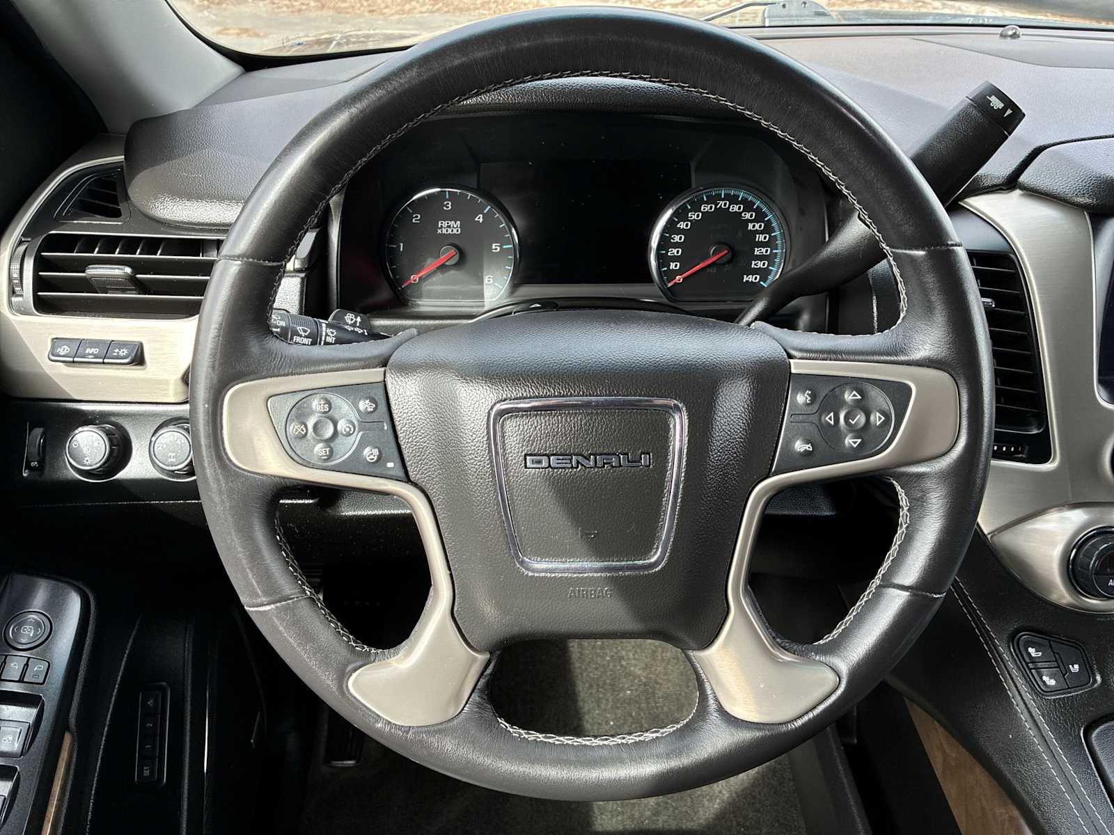 Thumbnail: 2018 GMC Yukon XL - 11