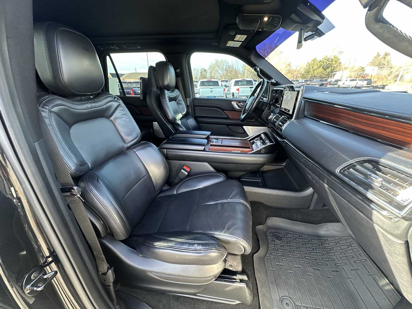 Thumbnail: 2021 Lincoln Navigator - 26