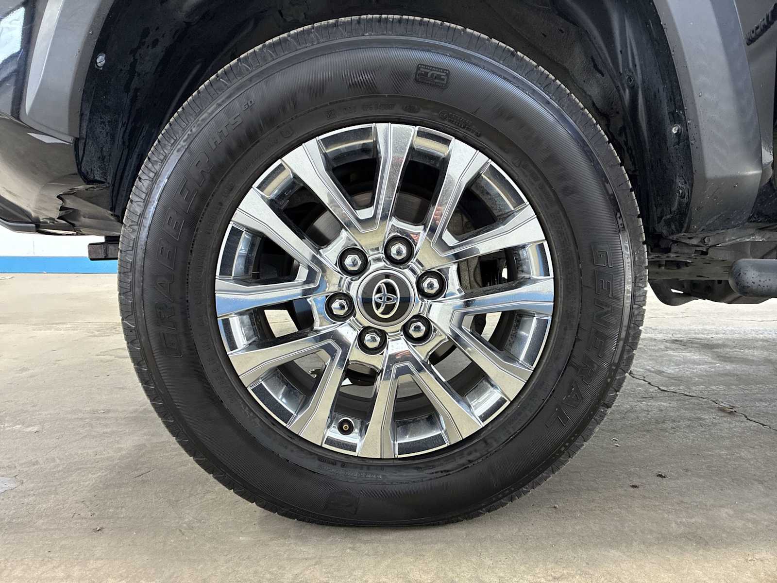 Thumbnail: 2019 Toyota Tacoma - 18