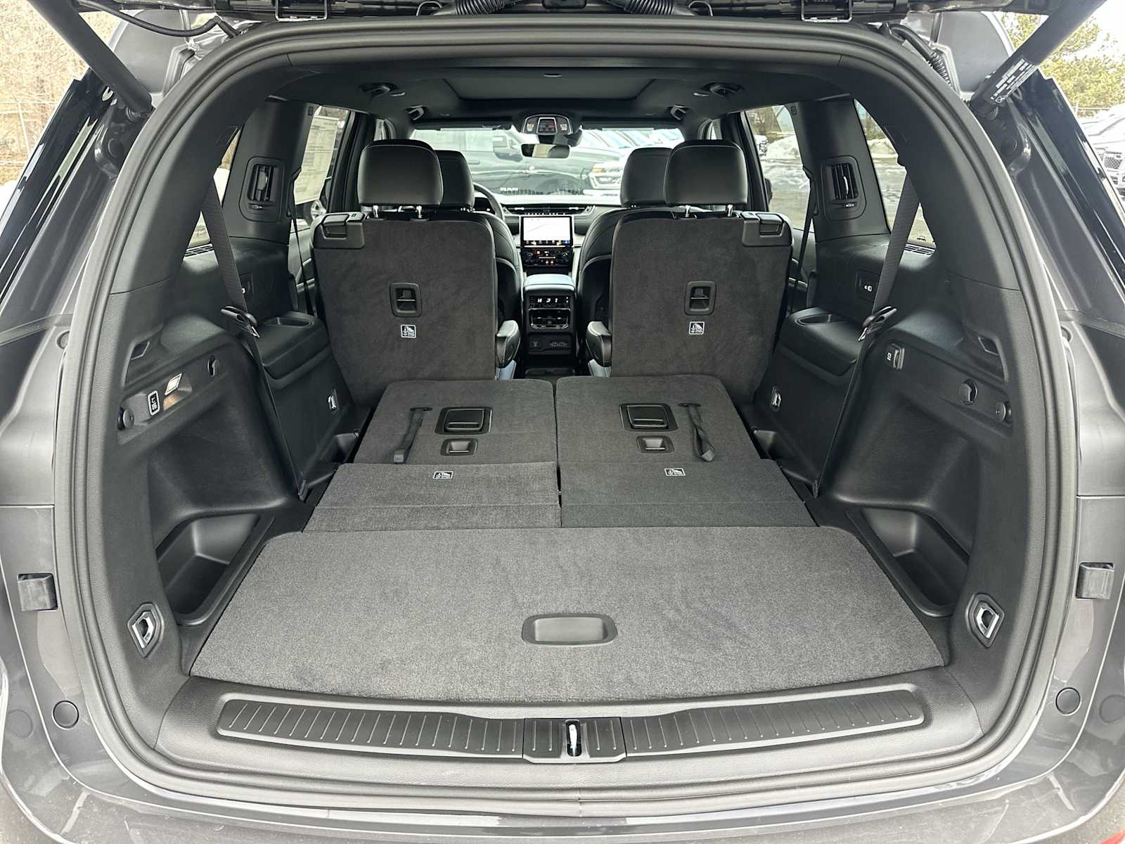 Thumbnail: 2025 Jeep Grand Cherokee - 20