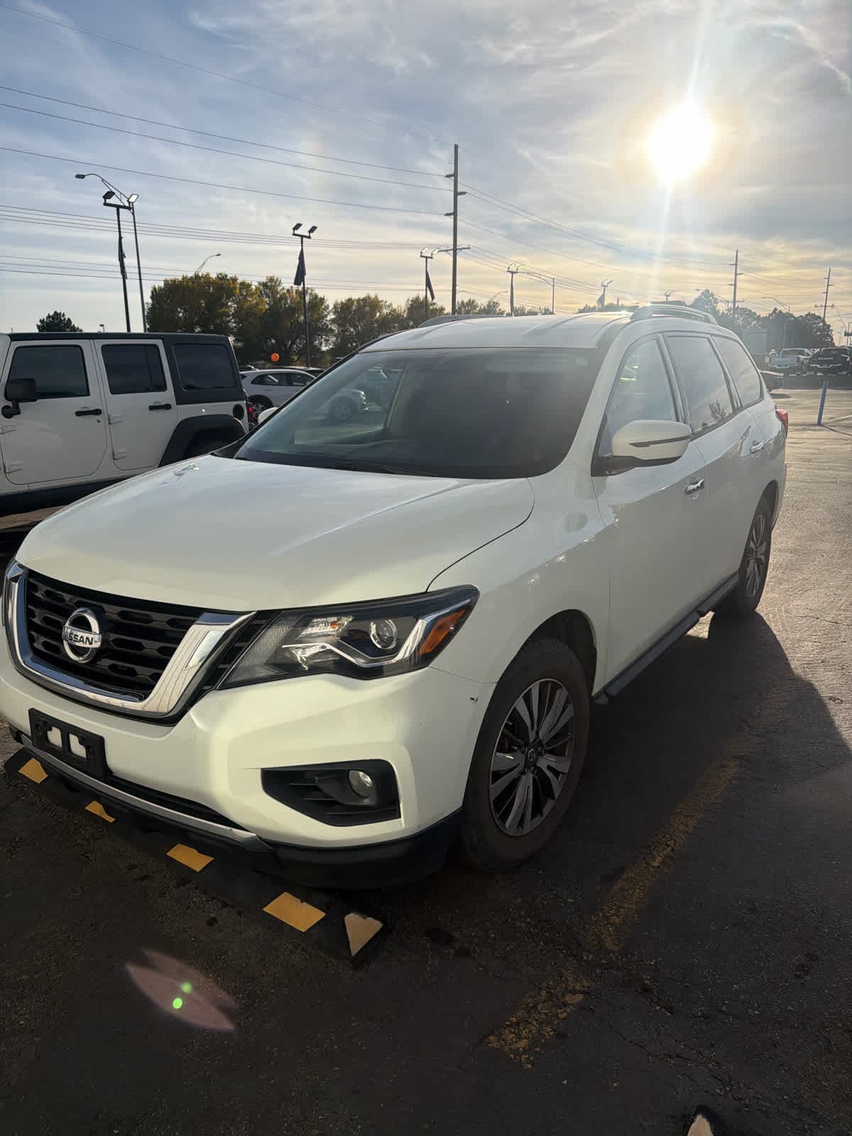 Used 2019 Nissan Pathfinder SV with VIN 5N1DR2MM4KC577420 for sale in Billings, MT