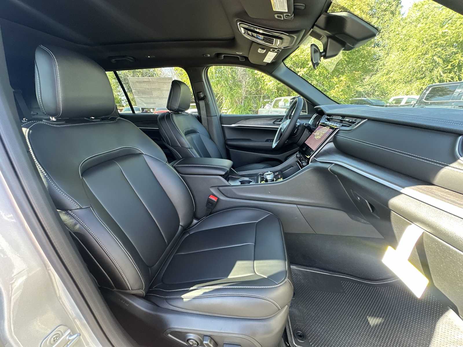 Thumbnail: 2025 Jeep Grand Cherokee - 26