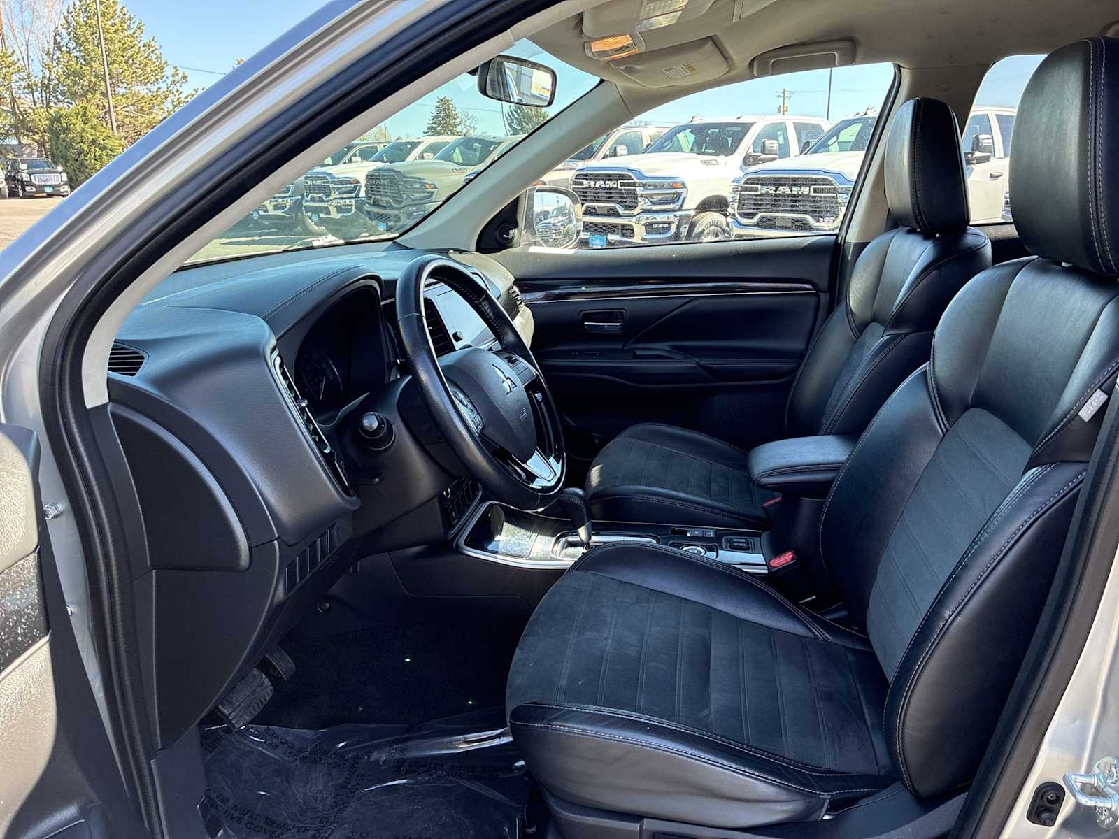 Thumbnail: 2019 Mitsubishi Outlander - 13
