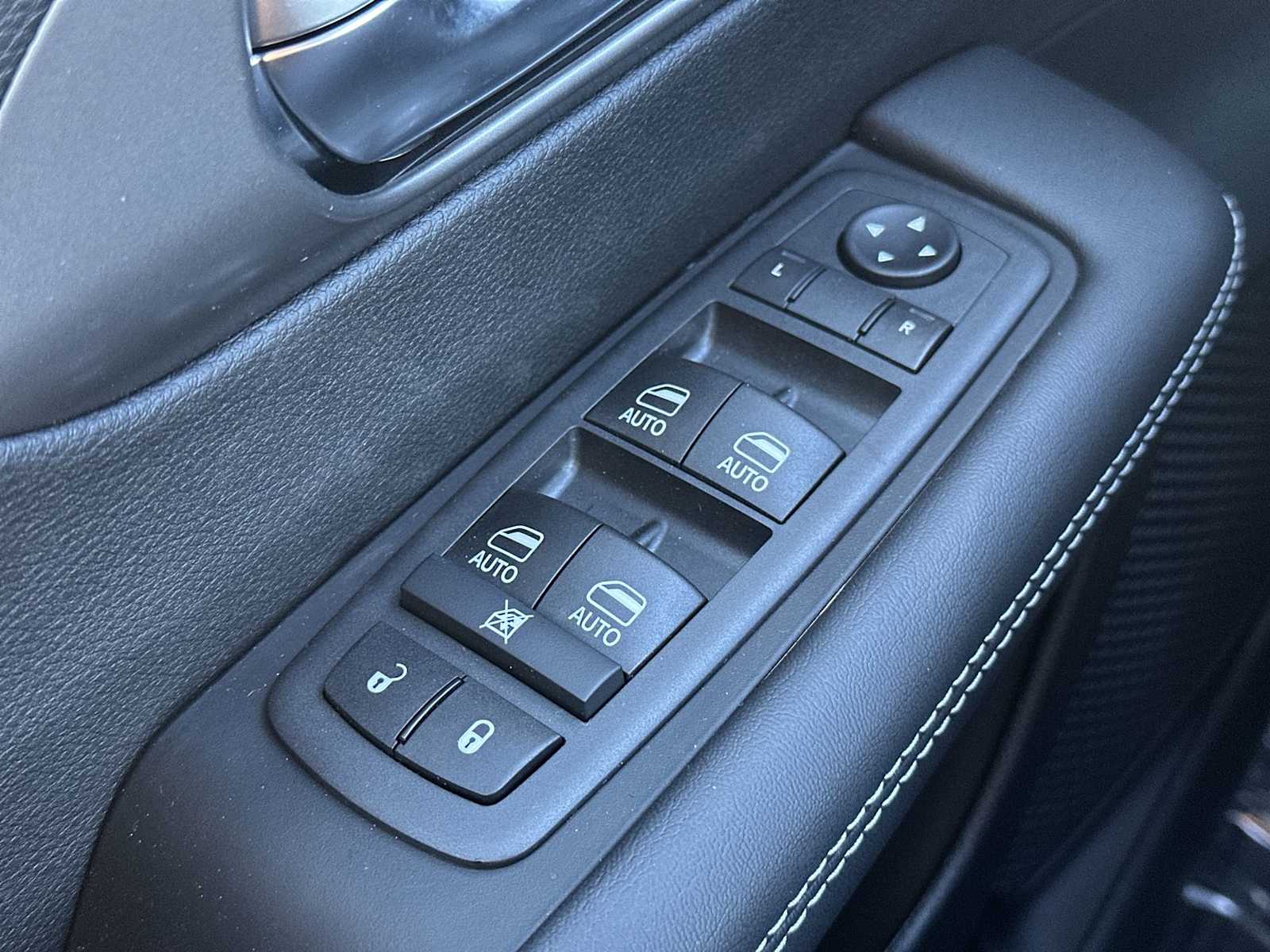 Thumbnail: 2026 Chrysler Voyager - 15