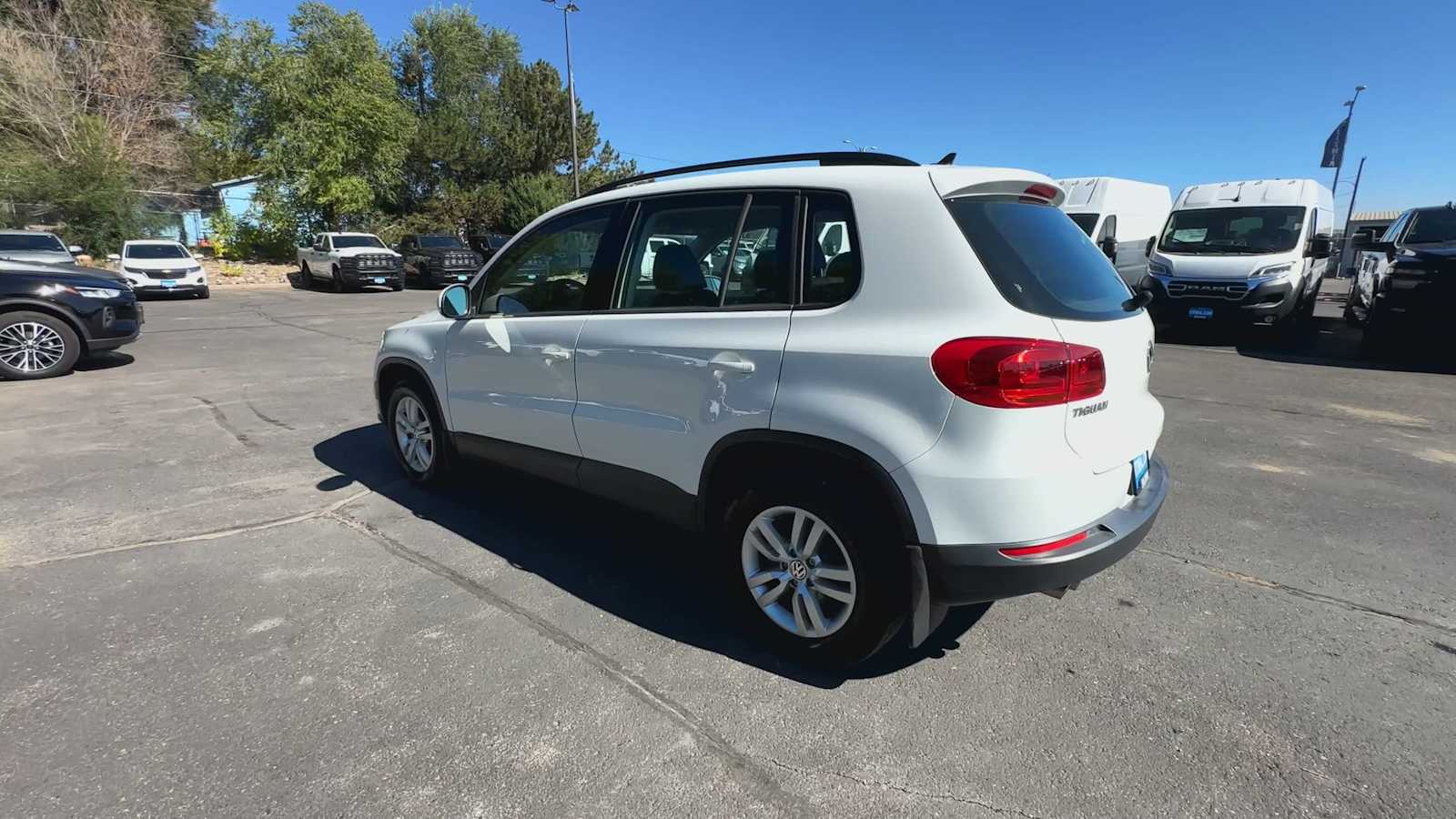 Thumbnail: 2017 Volkswagen Tiguan - 10