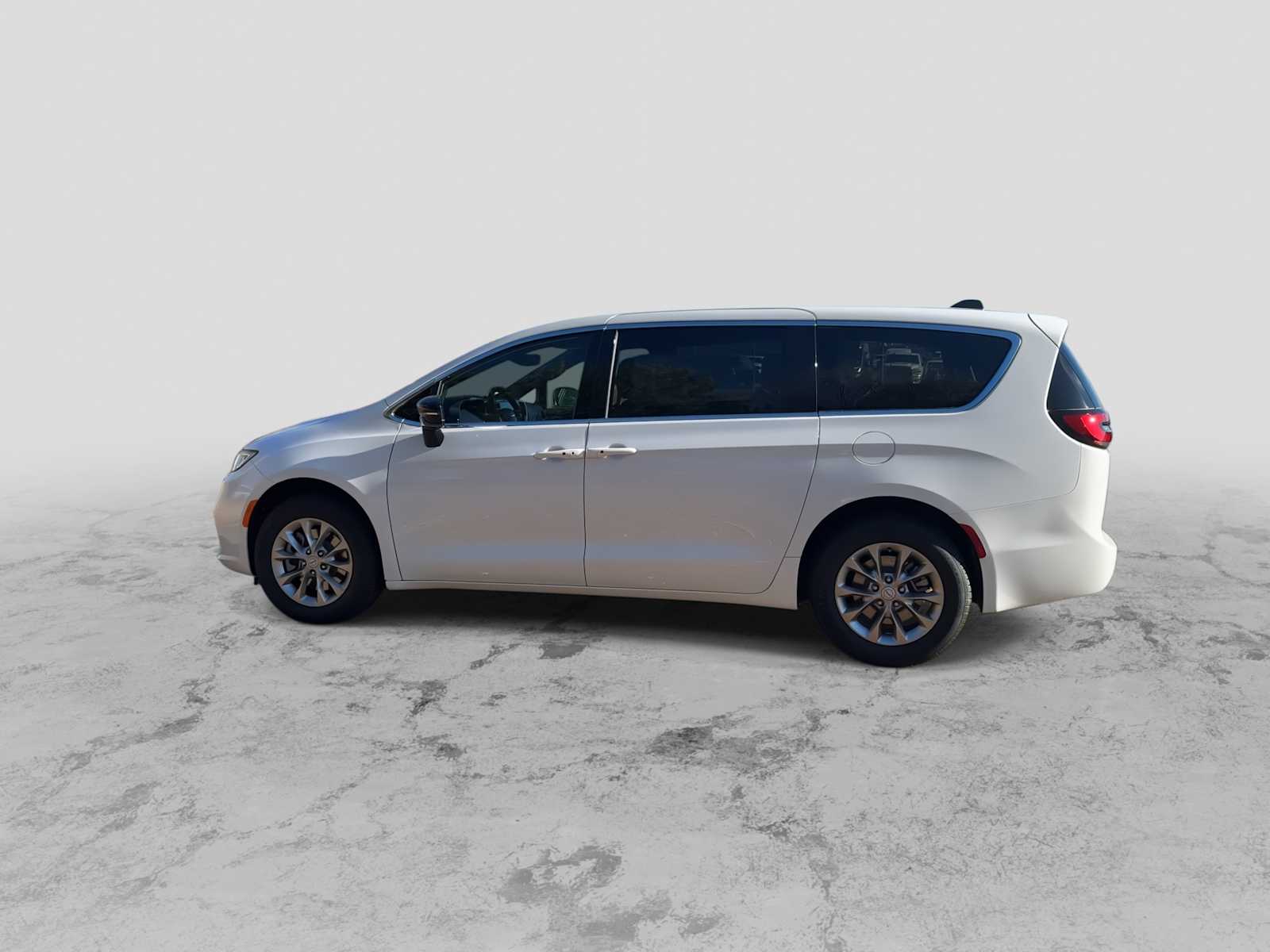 Thumbnail: 2026 Chrysler Pacifica - 5