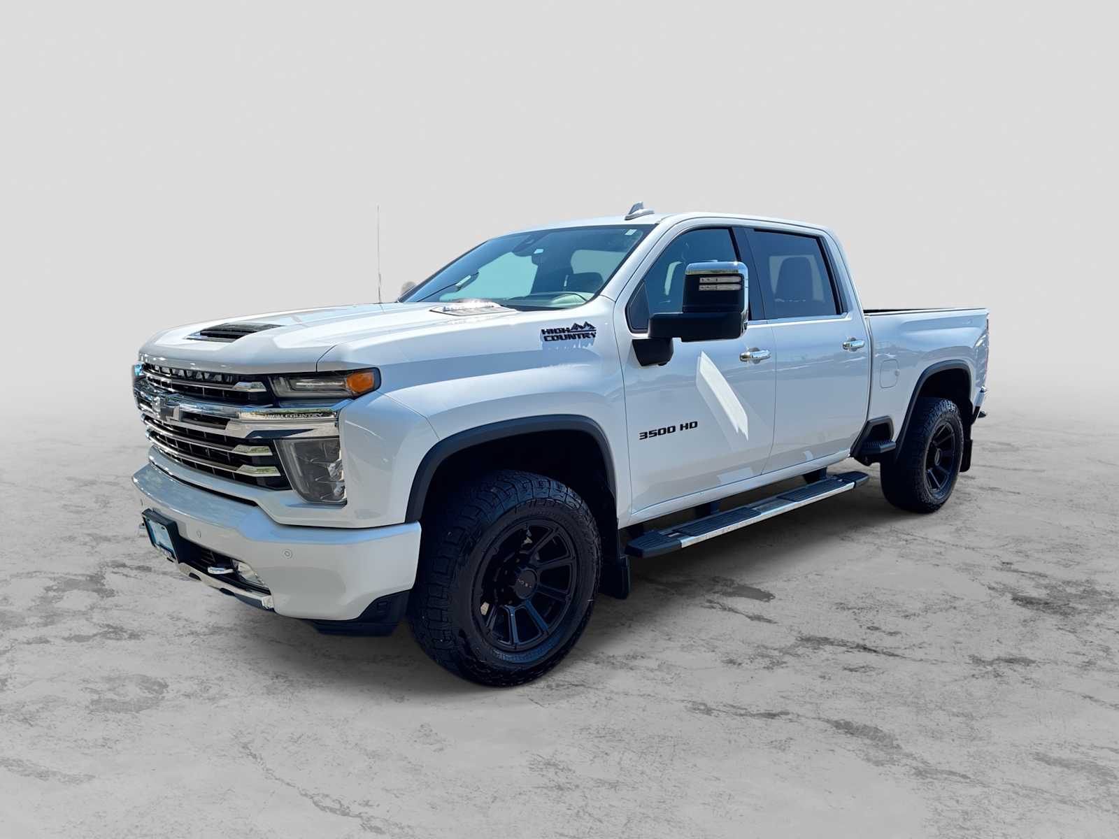 2022 Chevrolet Silverado HD High Country 4WD Crew Cab Short Box's photo