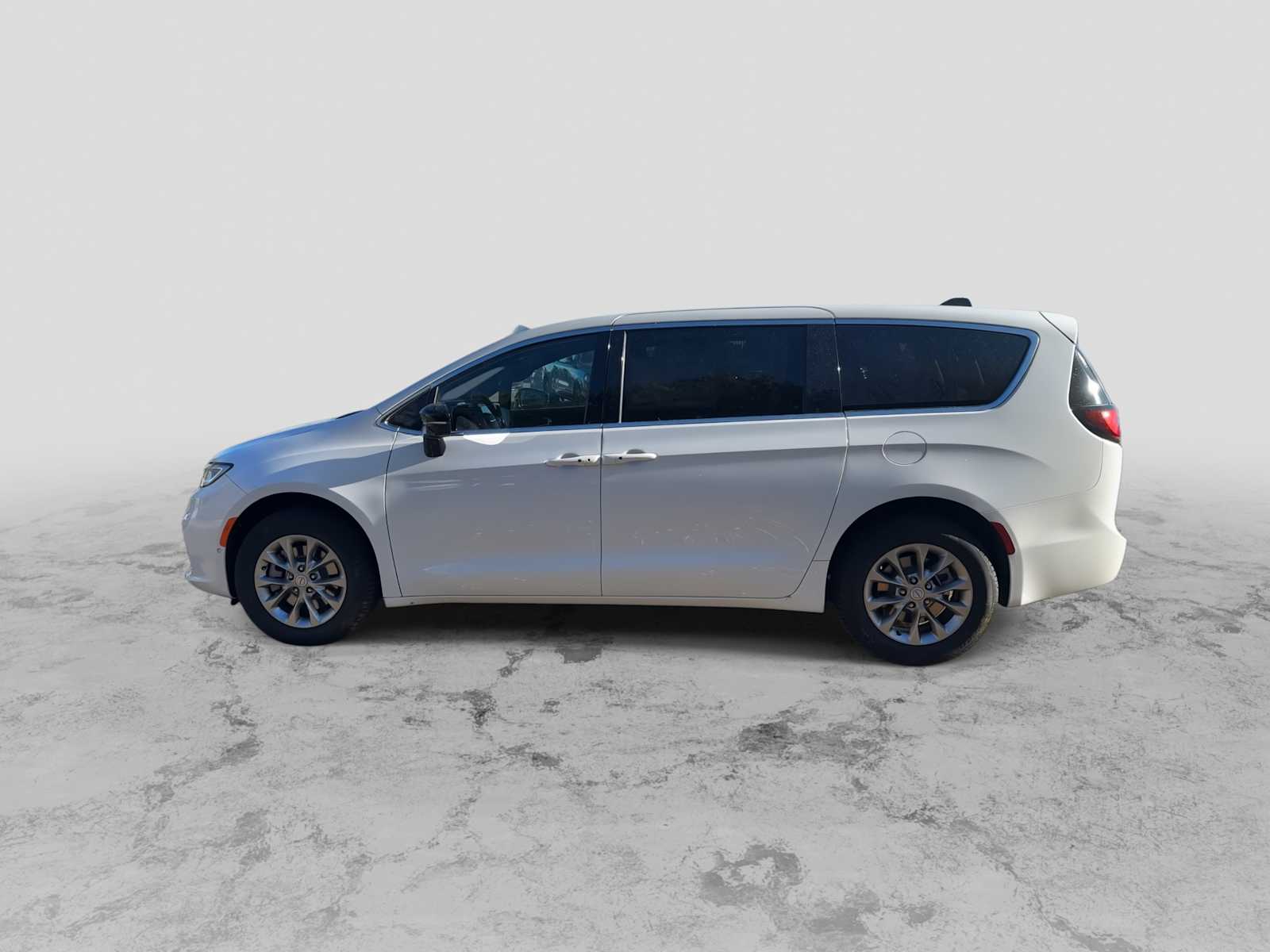 Thumbnail: 2026 Chrysler Pacifica - 5