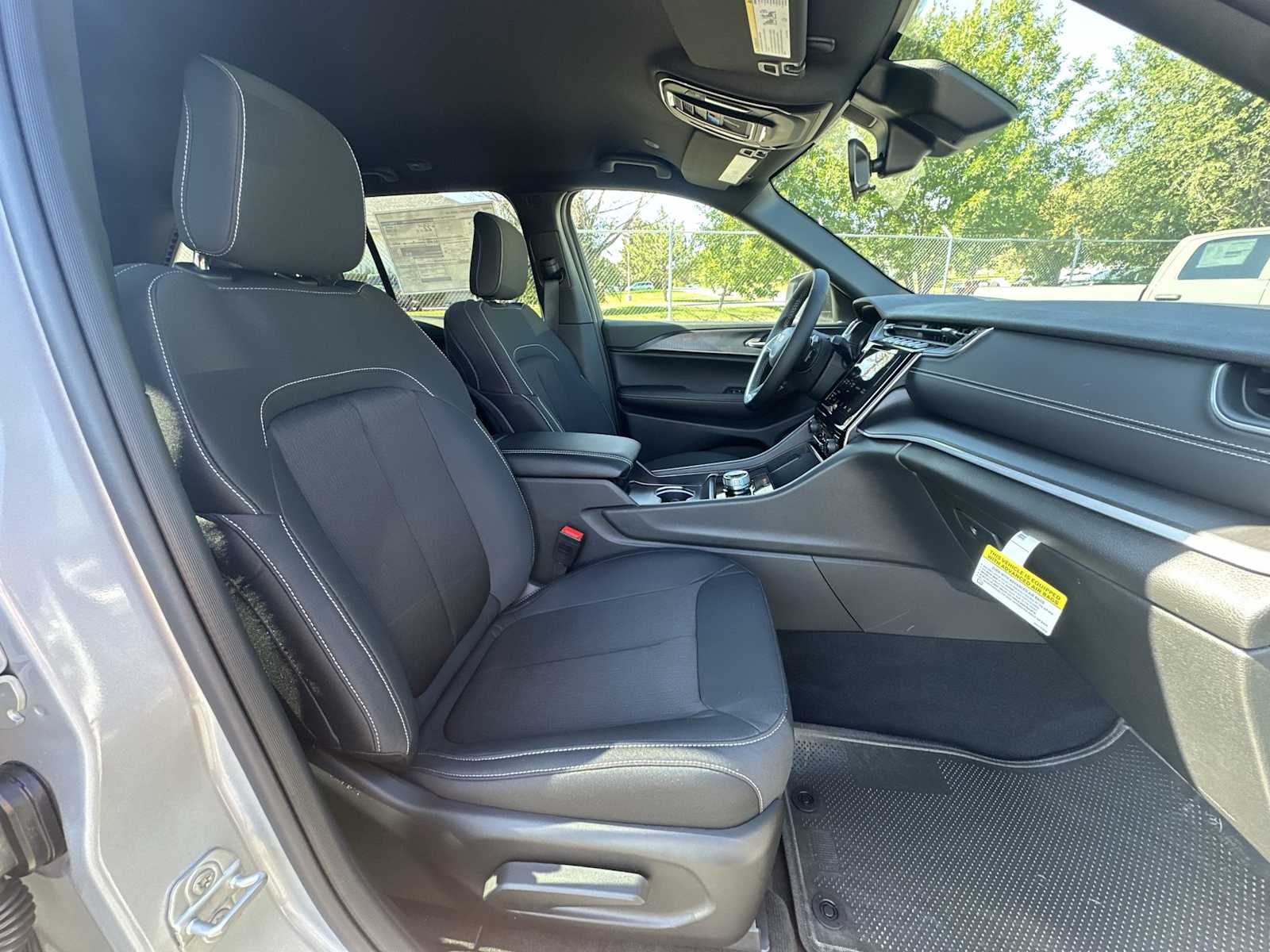 Thumbnail: 2025 Jeep Grand Cherokee - 23