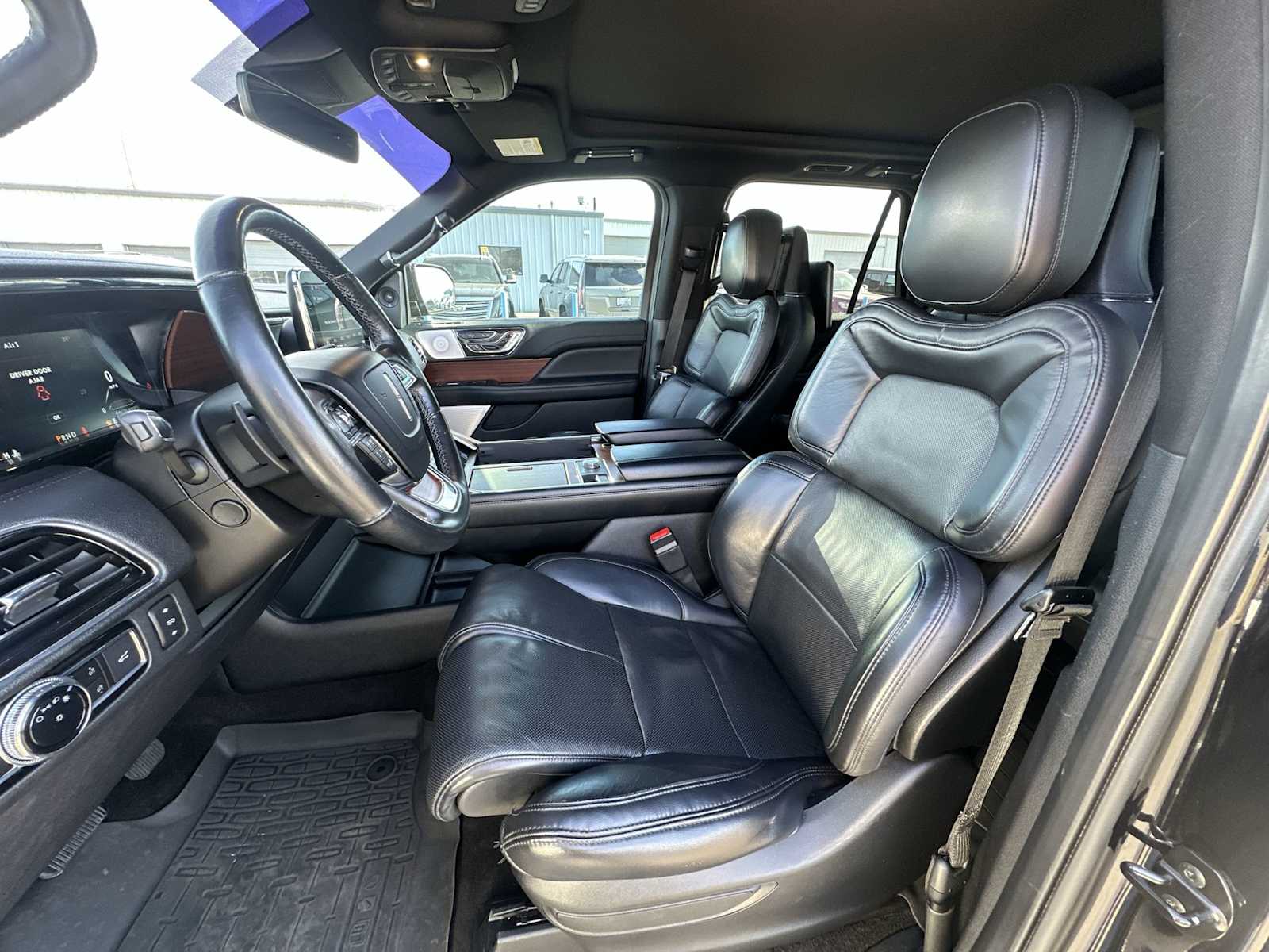 Thumbnail: 2021 Lincoln Navigator - 13