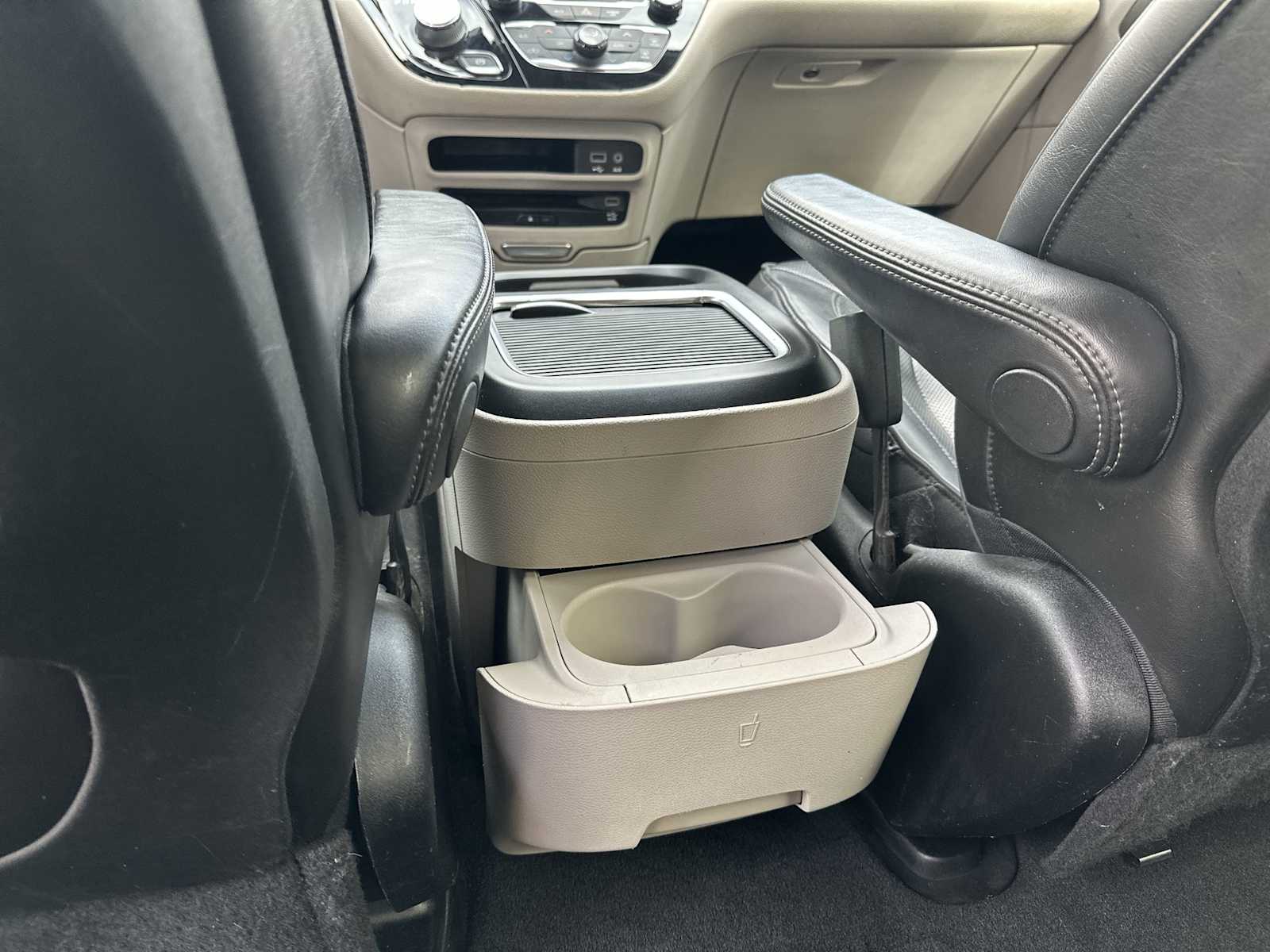 Thumbnail: 2018 Chrysler Pacifica - 21