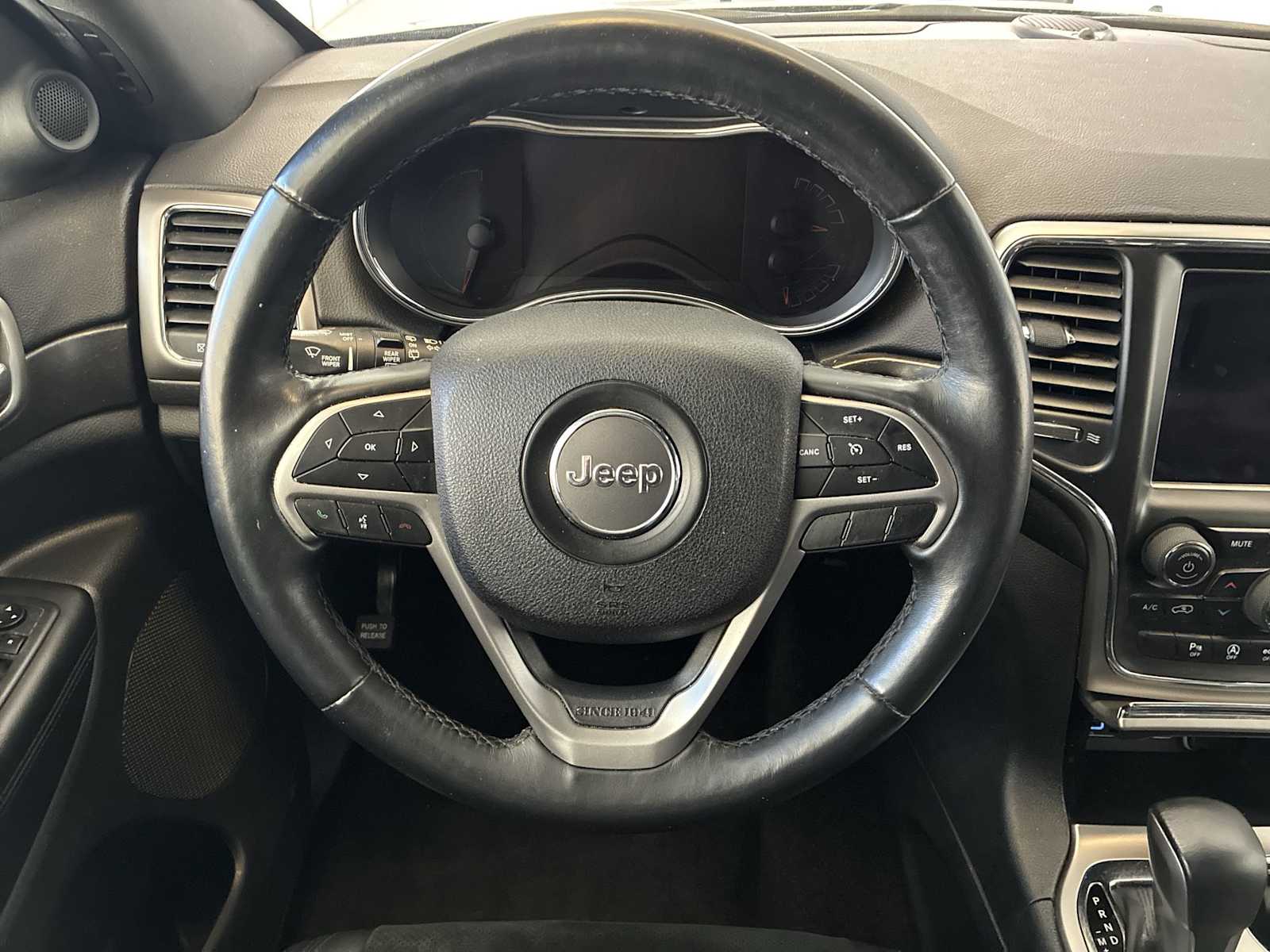 Thumbnail: 2018 Jeep Grand Cherokee - 11