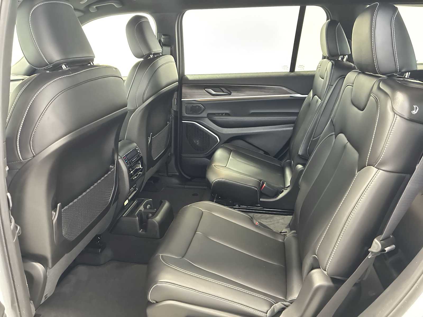 Thumbnail: 2026 Jeep Grand Cherokee - 24