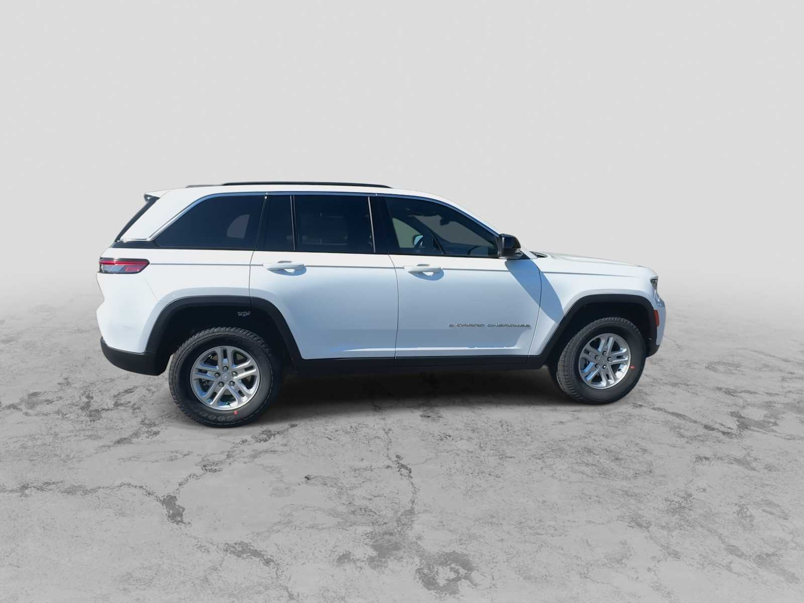 Thumbnail: 2025 Jeep Grand Cherokee - 9