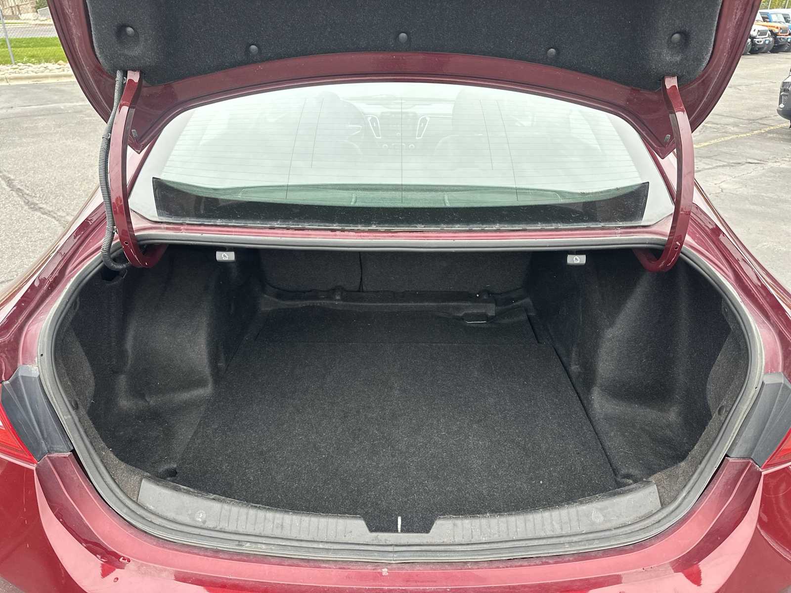 Thumbnail: 2016 Chevrolet Malibu - 18